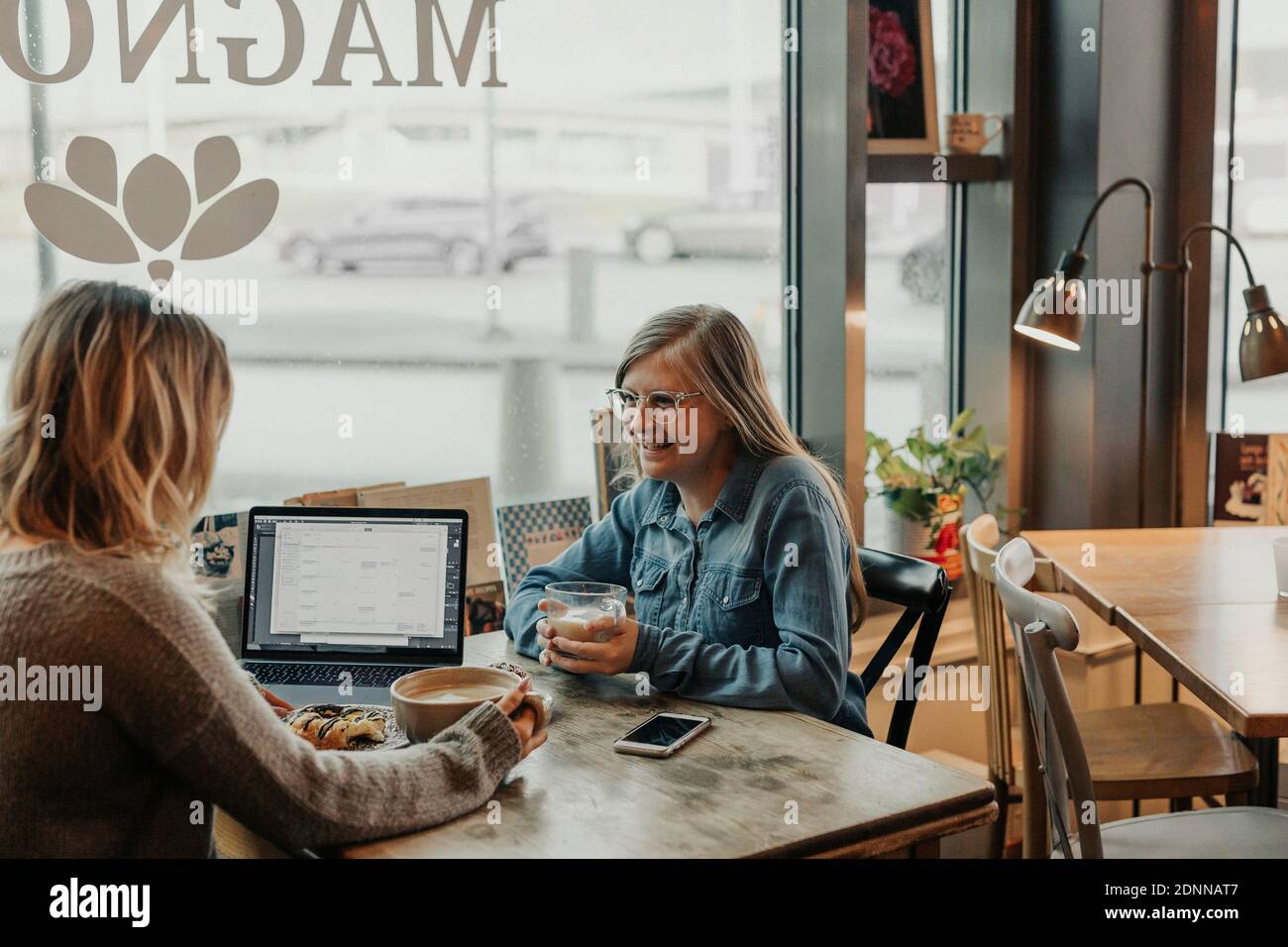 Two women having tea at cafe hi-res stock photography and images - Alamy