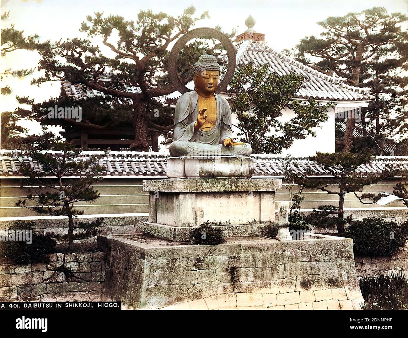 daibutsu in Shinkoji, Hiogo, albumin paper, black and white positive process, hand-colored, image size: height: 20.40 cm; width: 26.60 cm, titled: recto u. l.: A 401. daibutsu in Shinkoji, Hiogo, travel photography, temples and sanctuaries (Hinduism, Buddhism, Jainism Stock Photo