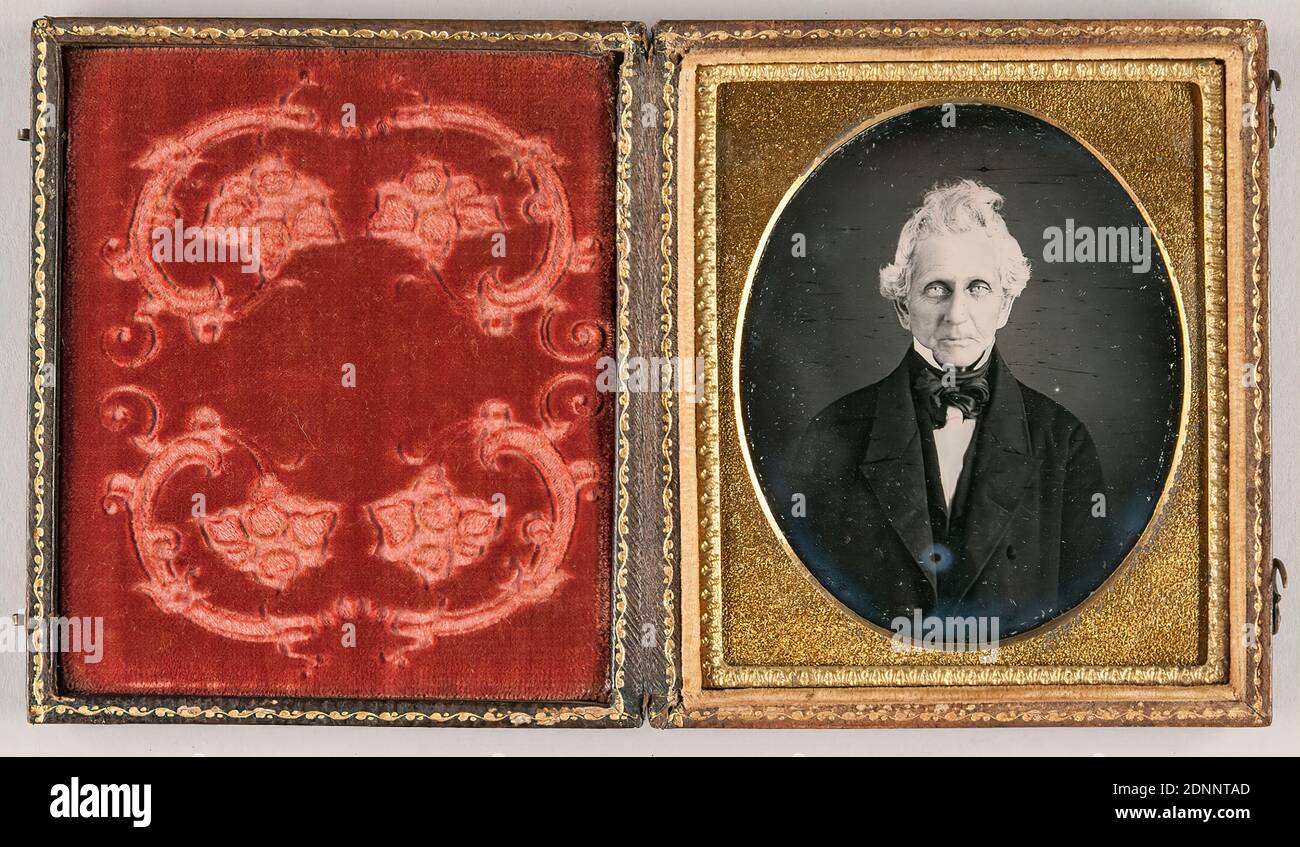portrait of a man, daguerreotype, image size : height: 7,20 cm; width: 6,00 cm, silver mark: recto and left on plate: rosette, portrait photography, man, bust, en face Stock Photo
