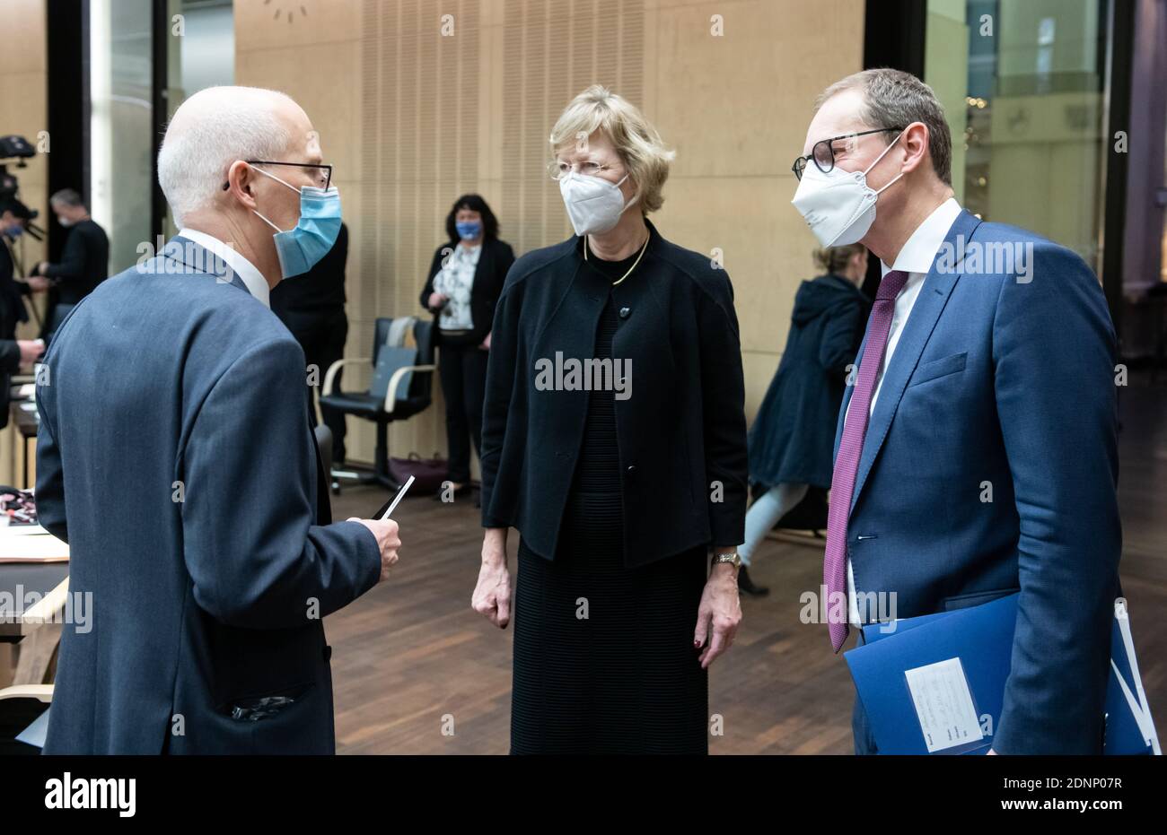 18 December Berlin Peter Tschentscher L R Spd First Mayor Of Hamburg Dorothee Stapelfeldt Spd Hamburg