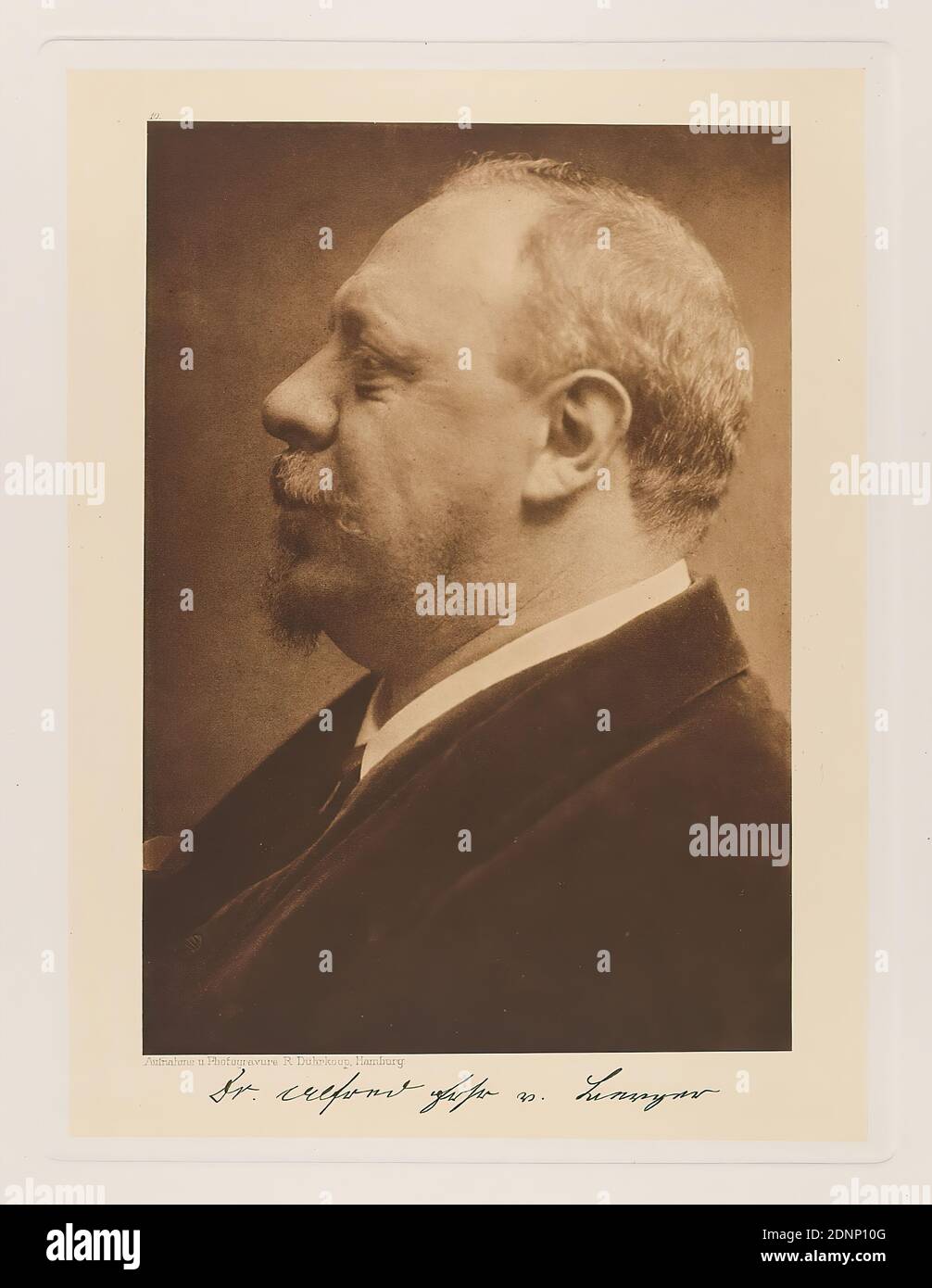 Rudolph Dührkoop, Baron Alfred von Berger, artistic director of the Deutsches Schauspielhaus from the portfolio Hamburgische Männer und Frauen am Anfang des XX. Century, Staatliche Landesbildstelle Hamburg, collection on the history of photography, paper, heliogravure, picture size: Height: 20,70 cm; width: 14,50 cm, signed: recto below the picture: Exposed signature of the sitter, inscribed: recto: engraved on printing plate, below the picture: photograph and photogravure R. Dührkoop, Hamburg, top left above picture 10; top right in the corner noted in lead: 37, stamp: recto: handwritten Stock Photo
