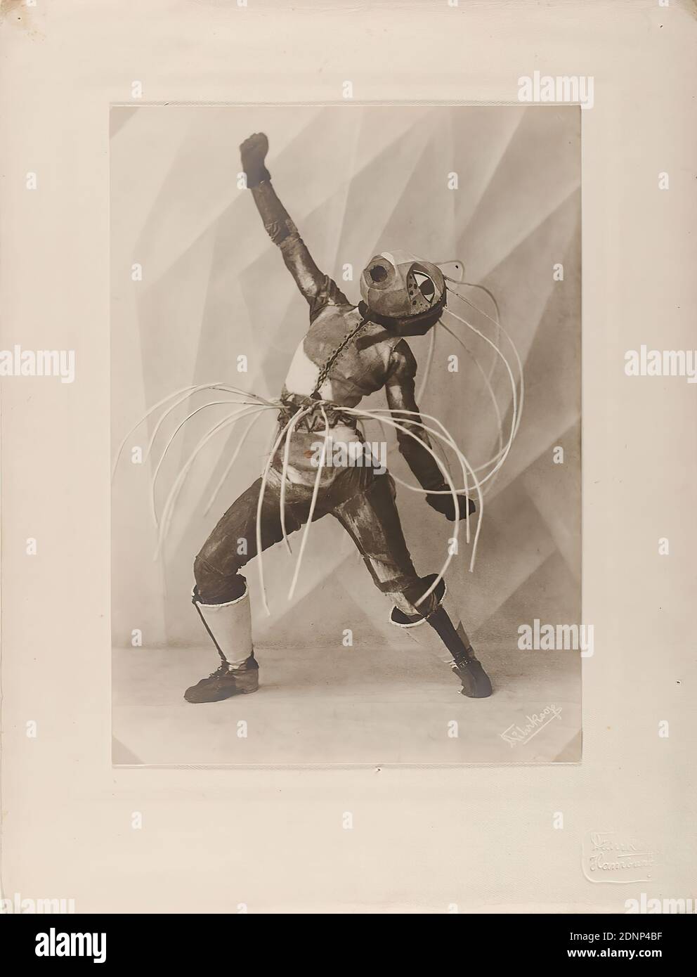 Minya Diez-Dührkoop, dance mask Toboggan Frau by Lavinia Schulz, silver gelatin paper, black and white positive process, image size: height: 22,40 cm; width: 16,10 cm, dry stamp: recto u. r. on the cardboard: Dührkoop, Hamburg, inscribed: recto u. r. on the cardboard handwritten in lead: Mus. f. Kunst u. Gewerbe Hamburg, old and new inv. no, repro no, Toboggan (2x); on verso and verso of the cardboard, handwritten in black: Tubogan; on verso and handwritten in lead: old inv. no, repro no, dimensions, signed: recto and right: Dührkoop, theater photography, dancing Stock Photo