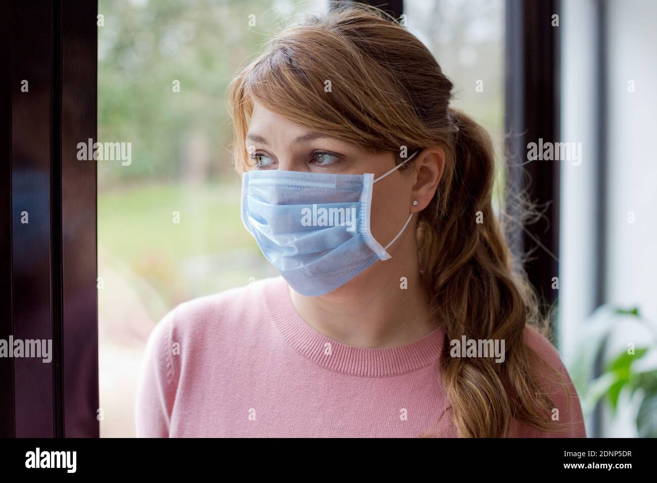 Woman wearing green face mask hi-res stock photography and images - Alamy