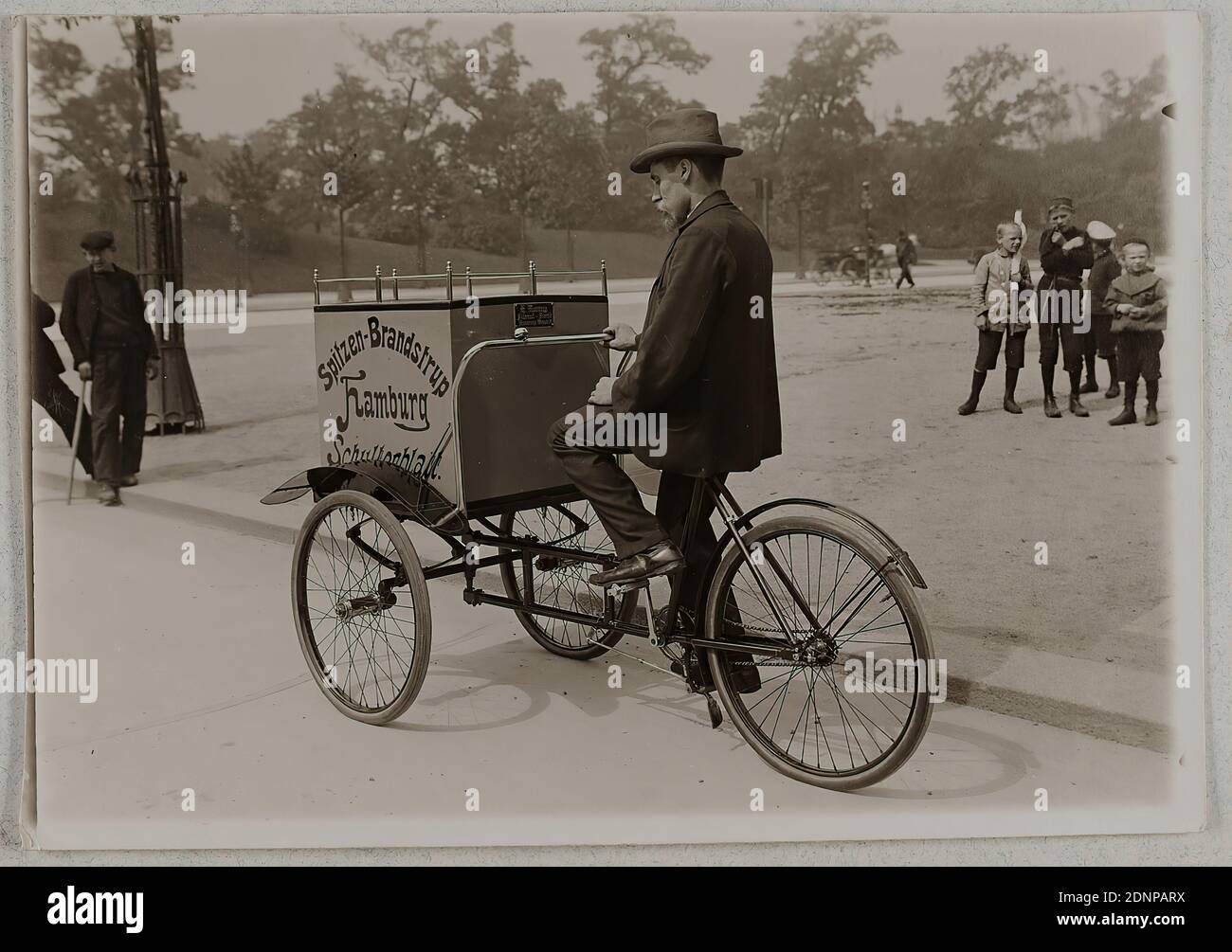 Three wheeled cargo bike hi-res stock photography and images - Alamy