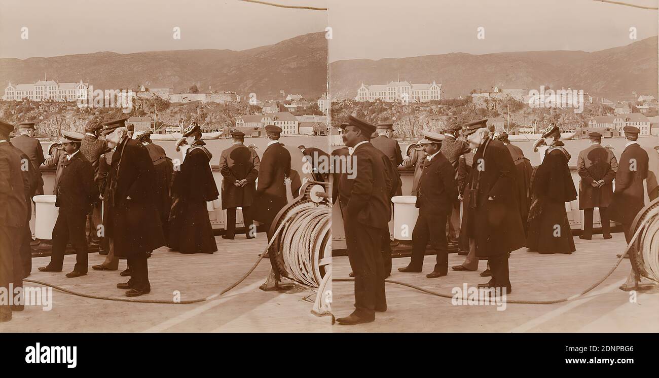 Heinrich Hamann, Atelier J. Hamann, Johann Hinrich W. Hamann, Im hohen Norden - Passagiere auf dem Dampfer, collodion paper, black and white positive process, Total: Height: 8,40 cm; Width: 16,90 cm, travel photography, coast, ships, crew, passengers, hist. Building, location, street, hist. place, town, village, waters Stock Photo