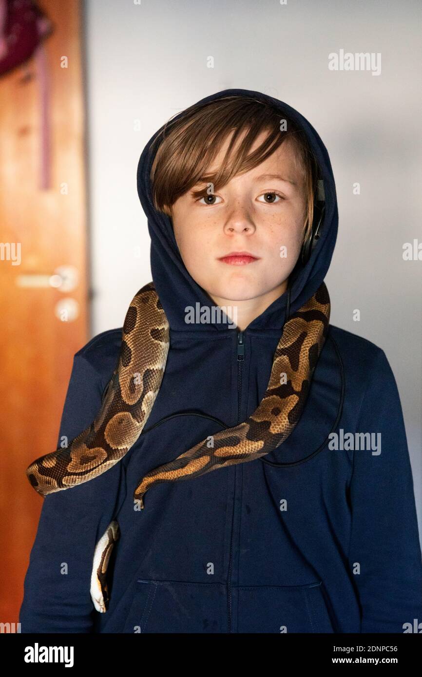 Snake on shoulders hi-res stock photography and images - Alamy