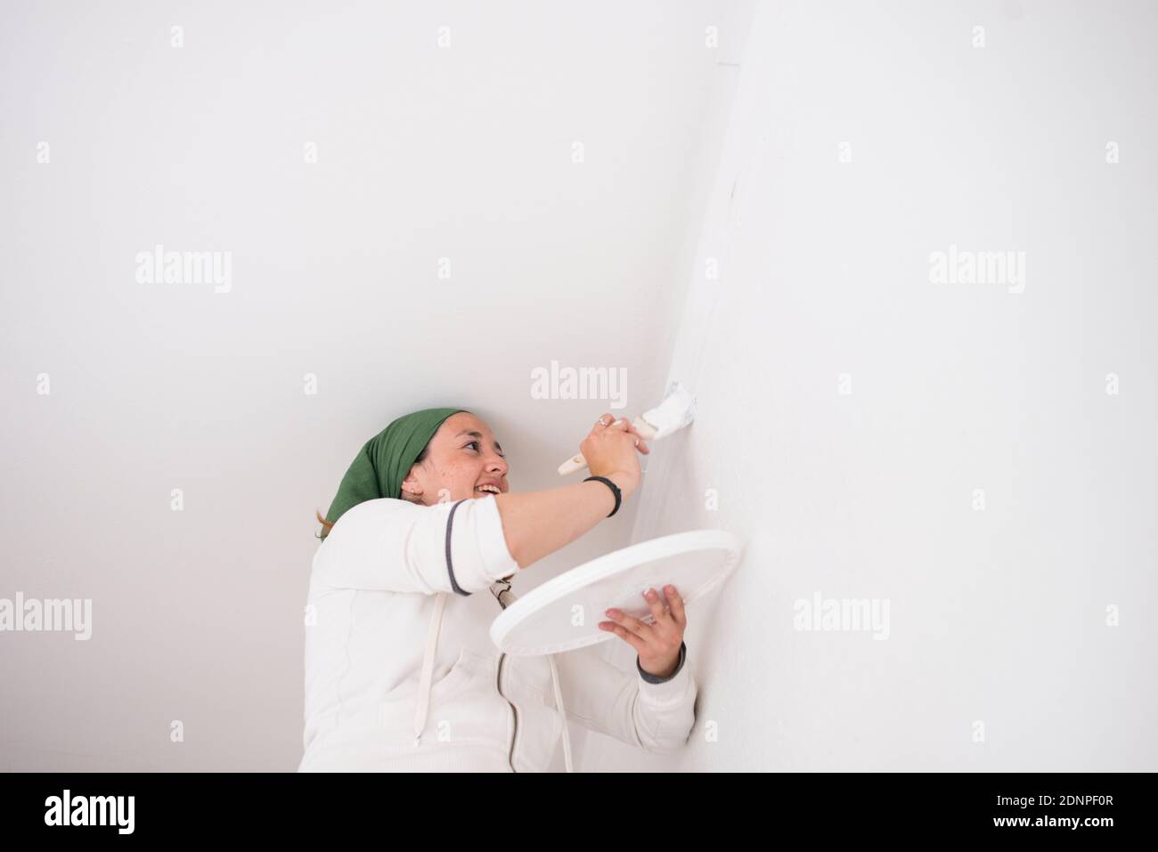 Painting of people smiling hi-res stock photography and images - Alamy