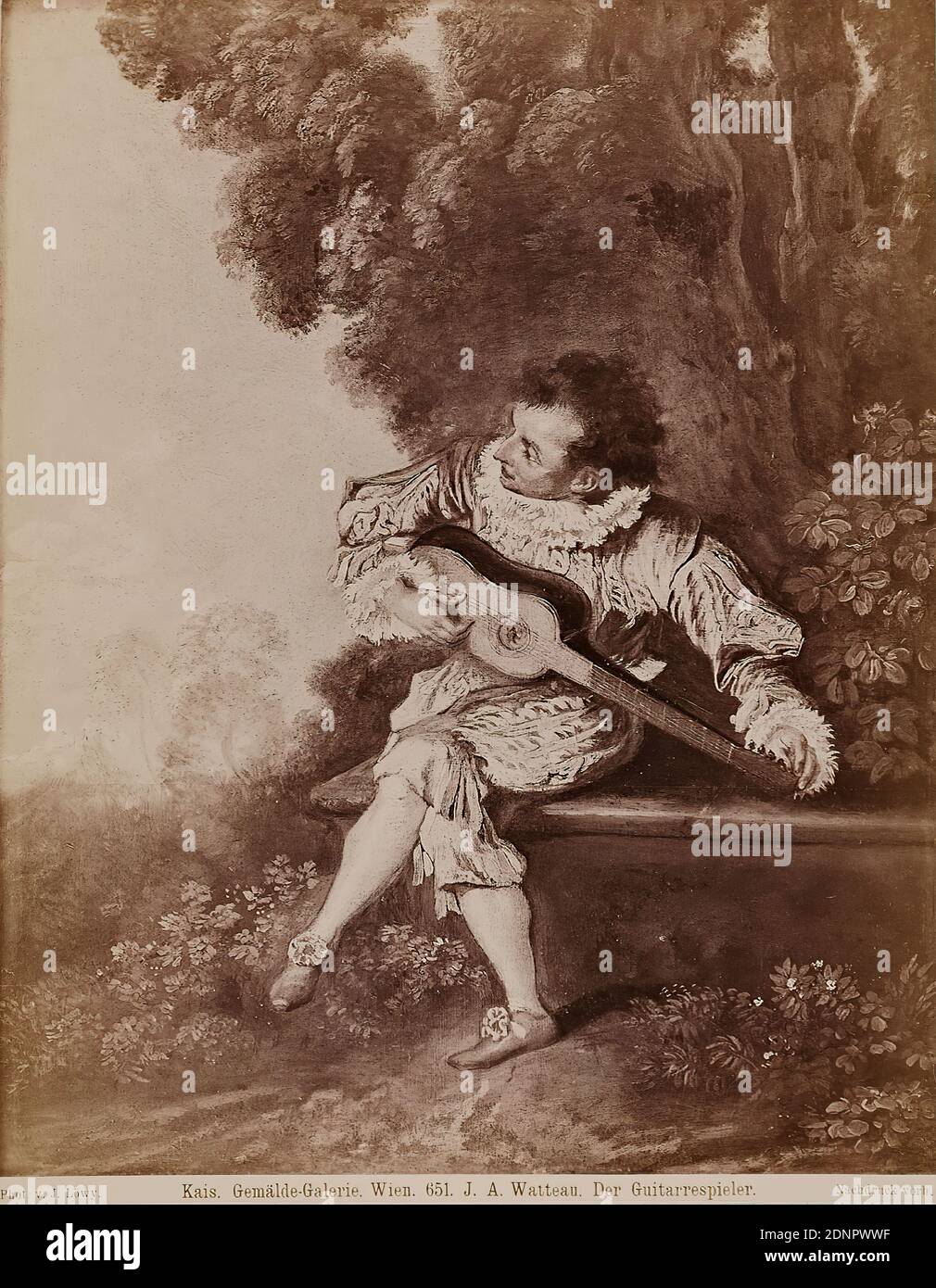 Josef Löwy, 561st J. A. Watteau. The guitar player, albumin paper, black and white positive process, image size: height: 24.7 cm; width: 19.2 cm, inscribed: recto u.: exposed: phot. v. J. Löwy. Quays. Painting Gallery, Vienna. 651st J. A. Watteau, The Guitar Player. Reprint before, kithara, mandolin, guitar, balalaika, musician Stock Photo