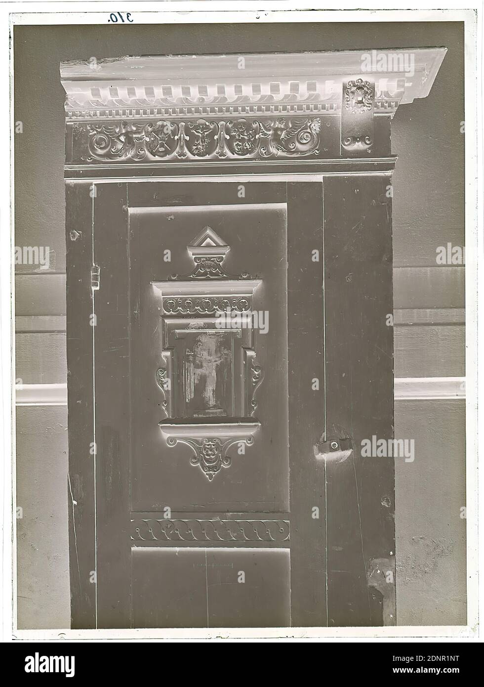 Wilhelm Weimar, corner cabinet, glass negative, black and white negative process, total: height: 23.8 cm; width: 17.8 cm, numbered: top left. : in black ink: 310, handicraft, arts and crafts, industrial design, cabinet, wood (building materials), coat of arms, heraldic symbol, animals as ornament, sea nymphs, ornaments, architectural details, work of applied arts (wood, z. As a trained engraver and graduate of the School of Arts and Crafts Stock Photo
