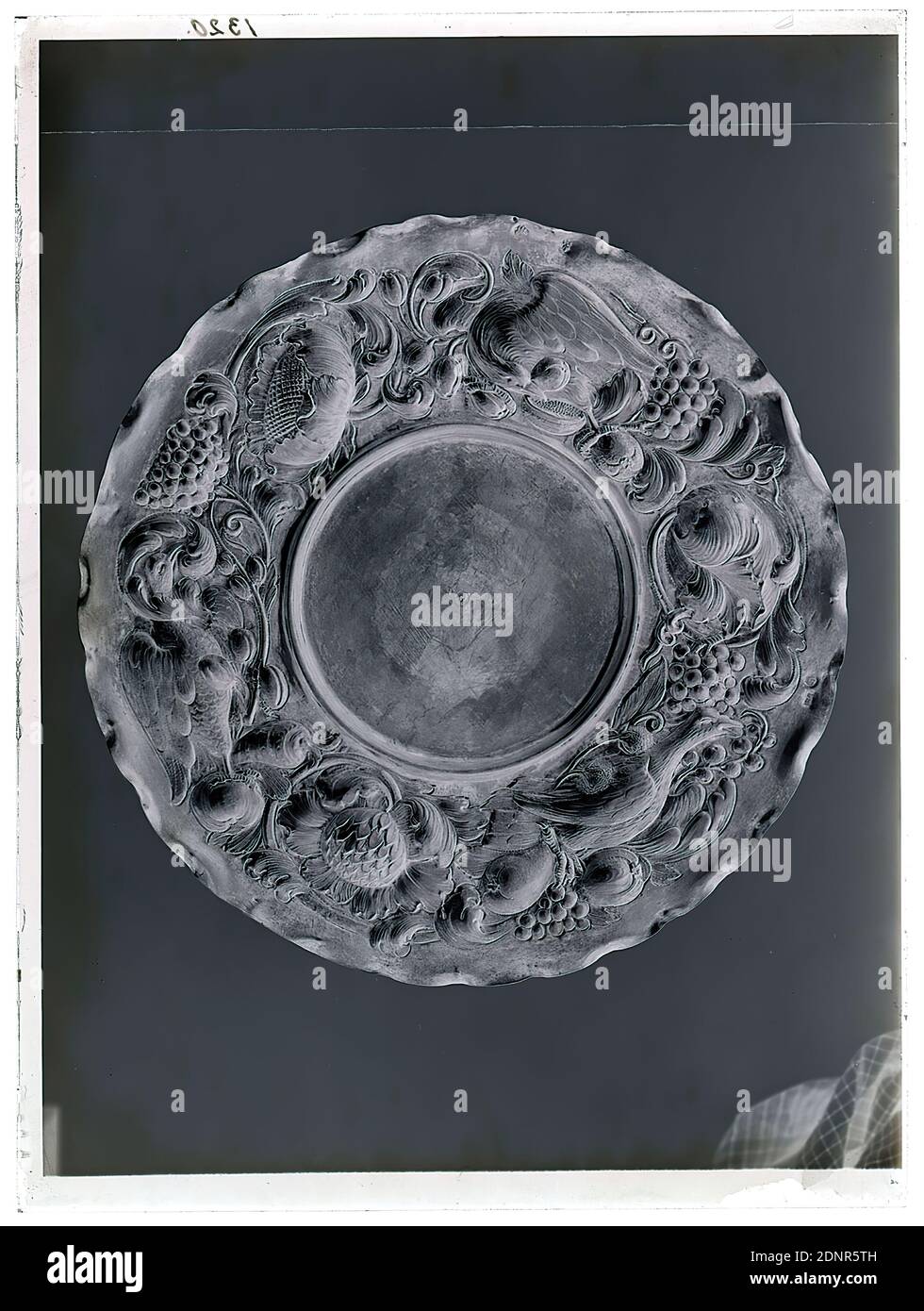 Wilhelm Weimar, credence plate, glass negative, black and white negative process, total: height: 23.8 cm; width: 17.8 cm, numbered: top left : in black ink: 1320, photography, work of applied art (metals), tableware, table decoration, floral ornaments, birds, animals as ornaments, grapes, handicrafts, arts and crafts, industrial design Stock Photo