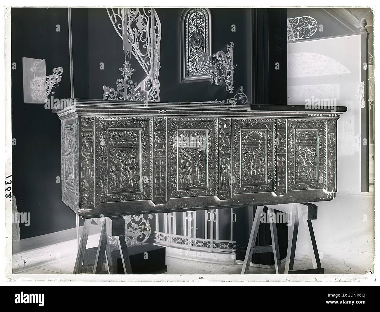 Wilhelm Weimar, chest, glass negative, black and white negative process, total: height: 23.8 cm; width: 17.8 cm, numbered: left: in black ink: 1362, work of applied art (wood, e.g. panelling), ornaments, plant ornaments, chest, box, crate, furniture and household effects, Adam and Eve in Paradise, arts and crafts, industrial design, museum Stock Photo