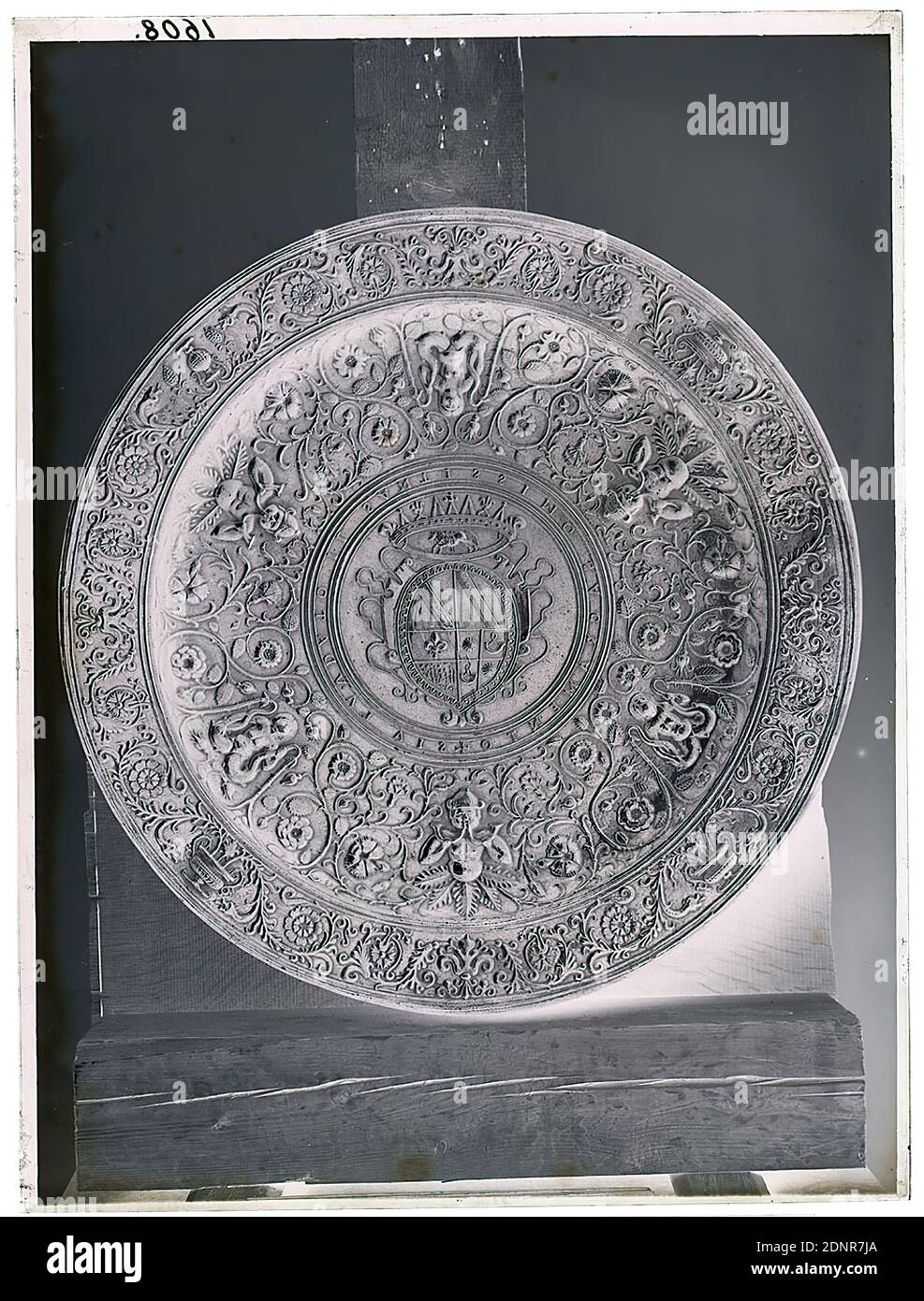 Wilhelm Weimar, plate with coat of arms, glass negative, black and white negative process, total: height: 23.8 cm; width: 17.8 cm, numbered: top left : in black ink: 1608, plate, plate, ornaments, flower ornaments, mythical creatures, monsters, legendary figures, grotesque (ornament), coat of arms shield, heraldic symbol Stock Photo