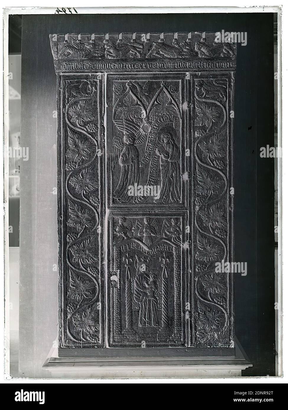 Wilhelm Weimar, sacristy cabinet, glass negative, black and white negative process, total: height: 23,8 cm; width: 17,8 cm, numbered: top left: in black ink: 1794, work of applied arts (wood, z. As a trained engraver and graduate of the School of Arts and Crafts Stock Photo