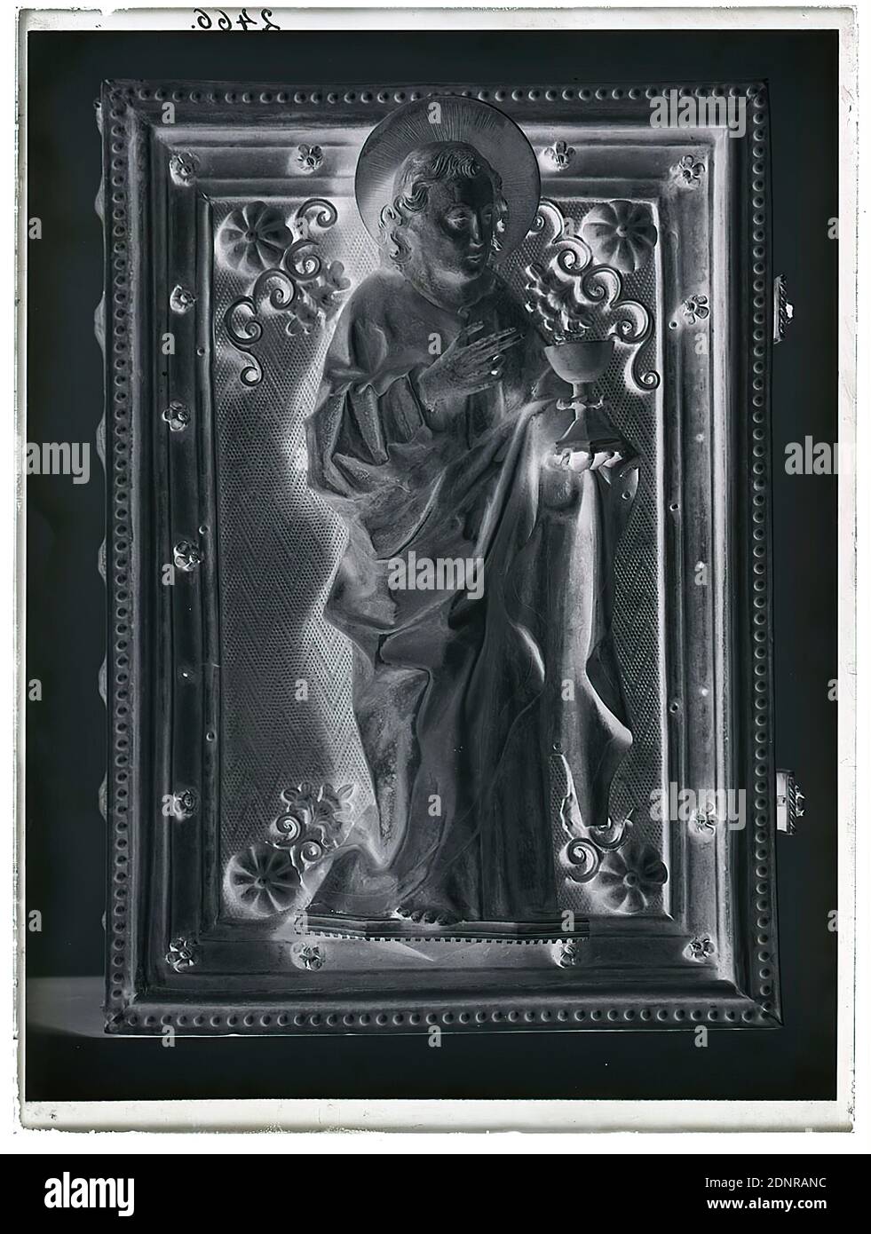 Wilhelm Weimar, Gospel book with silver cover, glass negative, black and white negative process, total: height: 23,8 cm; width: 17,8 cm, numbered: top left: in black ink: 2466. work of applied art (precious metals), 6400 slides, including art reproductions of his own holdings, foreign objects, architectural and exhibition photographs Stock Photo