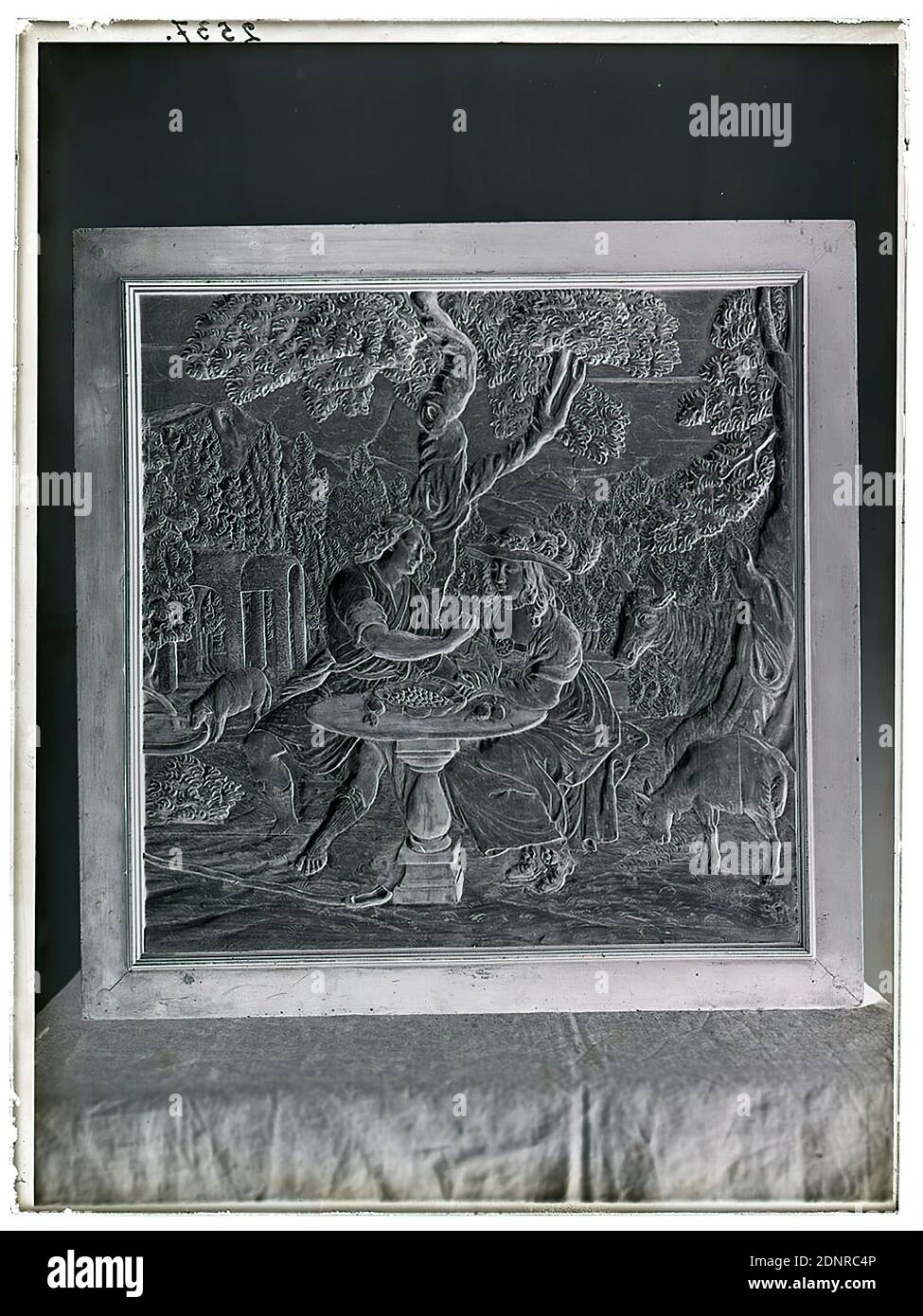 Wilhelm Weimar, relief of the board game box for trictrac and chess, glass  negative, black and white negative process, total: height: 23.8 cm; width:  17.8 cm, numbered: top left: in black ink: