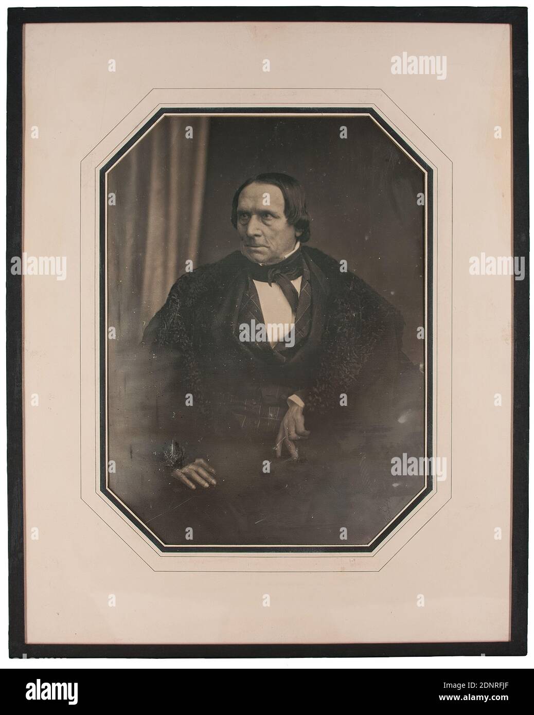 Hermann Biow, Peter von Cornelius, donation Hermann Stachow, daguerreotype, picture size : height: 19.8 cm; width: 14.6 cm, inscribed: verso o. l.: in blue ink on label: Peter von Cornelius, painter, numbered: verso o. right: in black ink on label: D.S. 80, silver mark: lower right on plate: asterisk, hallmark of fineness: lower left on plate: 30, portrait photography, man, historical person, artist Stock Photo
