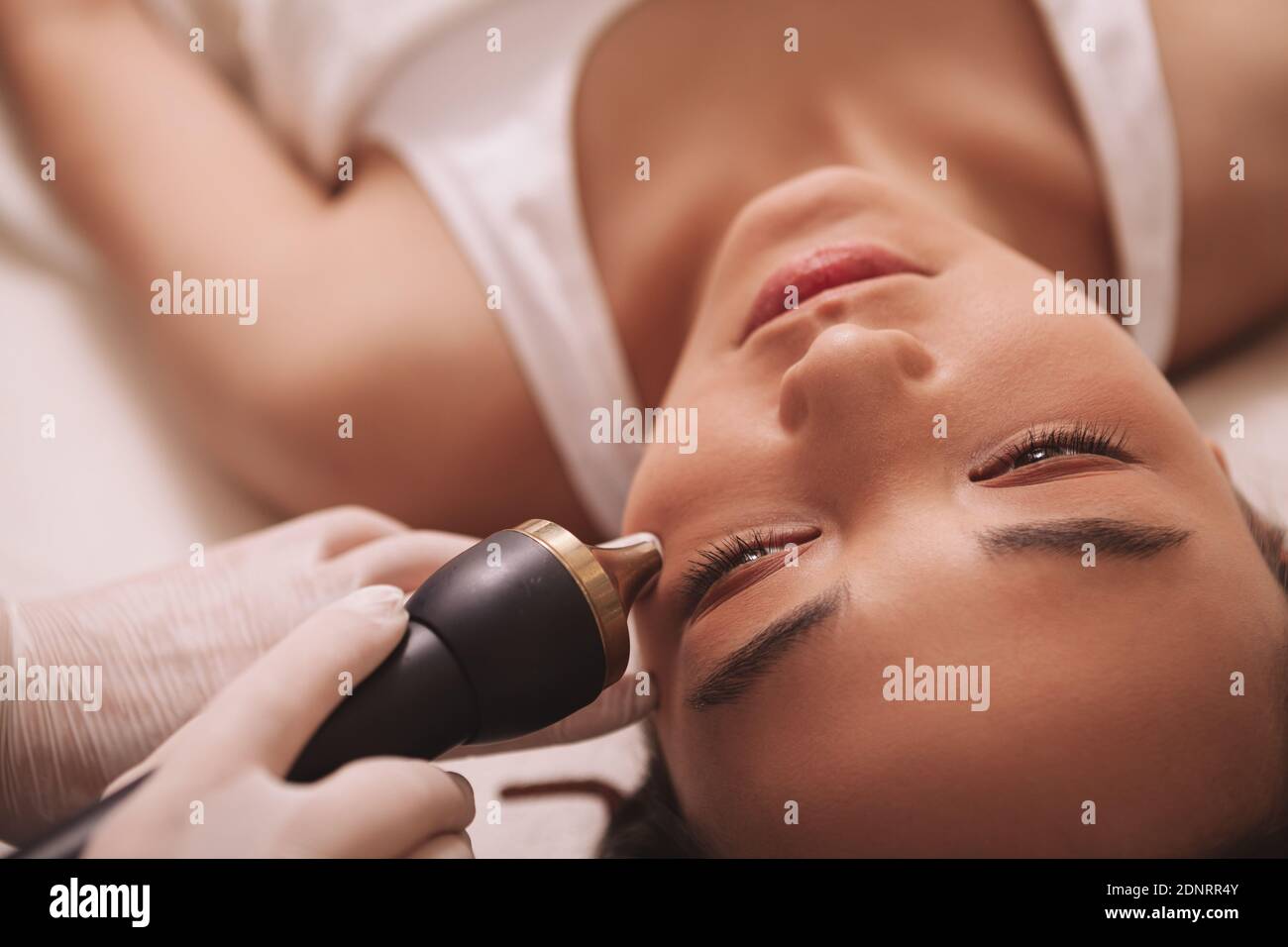 Ultrasound skin tightening hi-res stock photography and images - Alamy