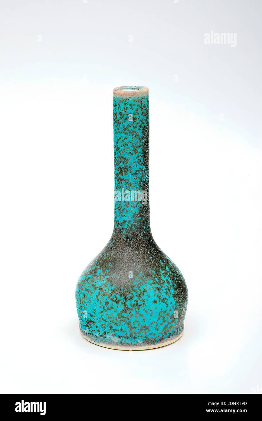 Ernest Chaplet, Bottle vase, Acquired by the artist at the world exhibition 1900 in Paris, porcelain, copper glaze, Total: Height: 17,90 cm; Diameter: 8,50 cm, artist's mark: Underside: Chaplet's workshop sign painted green on the bottom E in rosary, ornamental objects, art nouveau Stock Photo