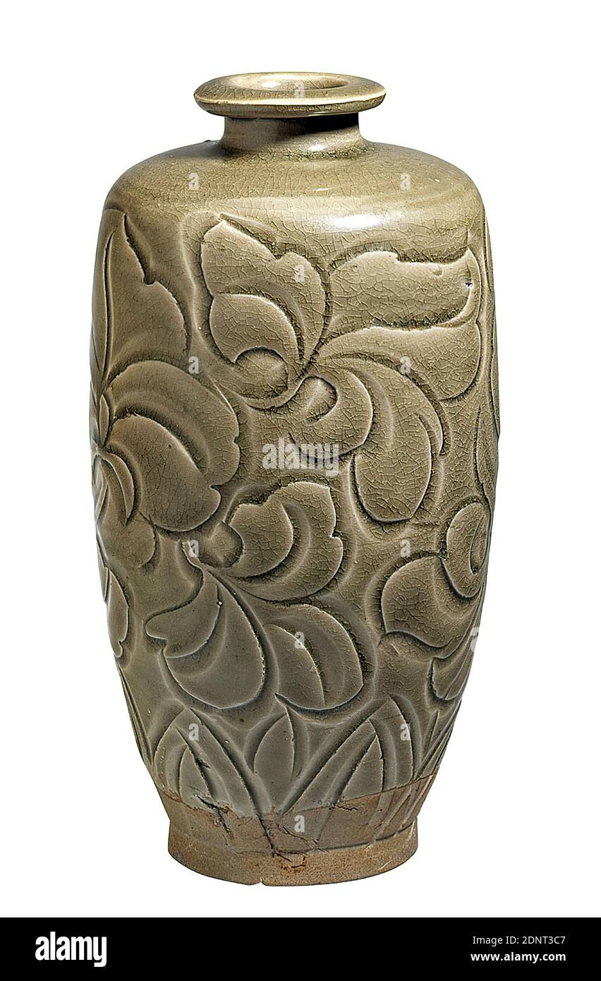 Vase with incised plant decoration, Stoneware, glazed, celadon, Total: Height: 21.8 cm; Diameter: 10.6 cm; Diameter: 7 cm (foot); Weight: 640 g, Ceramics, Ornamental objects, Plant ornaments, Northern Song Dynasty, The vase represents a famous type of green glazed ceramics in China. The green to blue iron oxide glazes are called celadon in the western world (named after the main character of a famous French play, who was always dressed in green). The center of celadon production in northern China was the kilns in the city of Yaozhou. Stock Photo