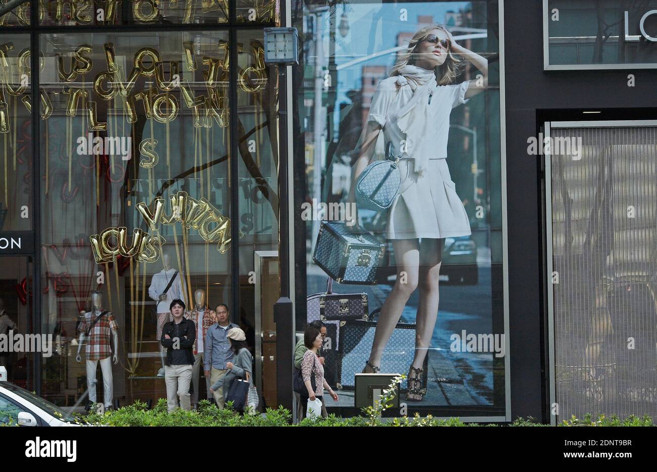 JAPAN / Tokyo / Omotesando / The centre of Tokyo's fashion district, there are boutiques and designer shops . Stock Photo