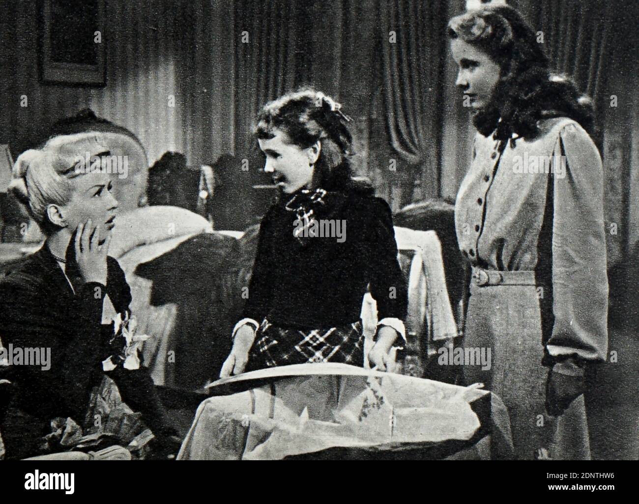 Film still from 'Mother Wore Tights' starring Betty Grable, Mona Freeman, Dan Dailey, and Lee Patrick. Stock Photo