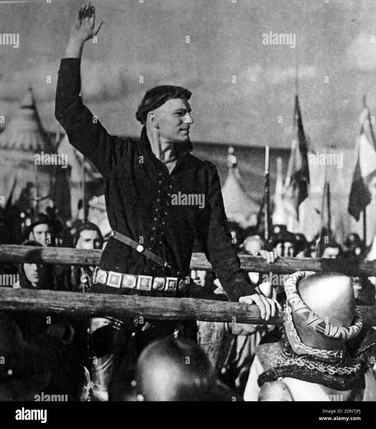 Film still from 'Henry V' starring Laurence Olivier, Leslie Banks