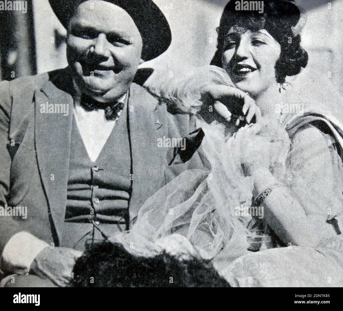 Film still of Roscoe Arbuckle (1887-1933) and Bebe Daniels (1901-1971) behind the scenes of 'The Round Up'. Stock Photo