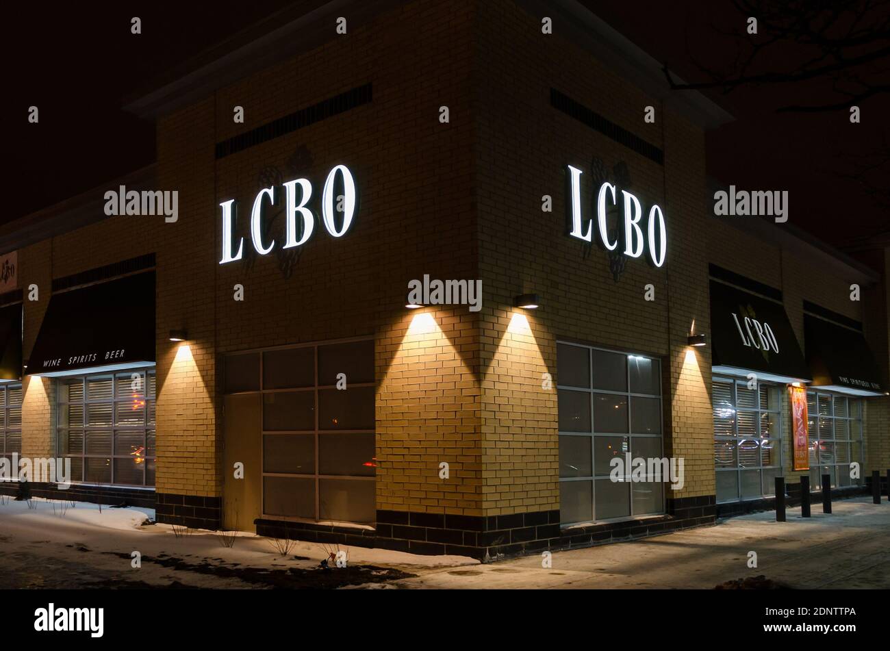 Lcbo Hi Res Stock Photography And Images Alamy   Lcbo Store At Night Toronto Canada 2DNTTPA 