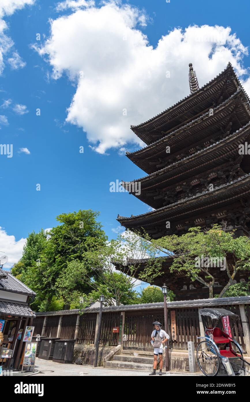 View of Yasaka-dori area with Hokanji temple (Yasaka Pagoda), near Sannen-zaka and Ninen-zaka Slopes. Here is the most photogenic landmark in Kyoto Stock Photo