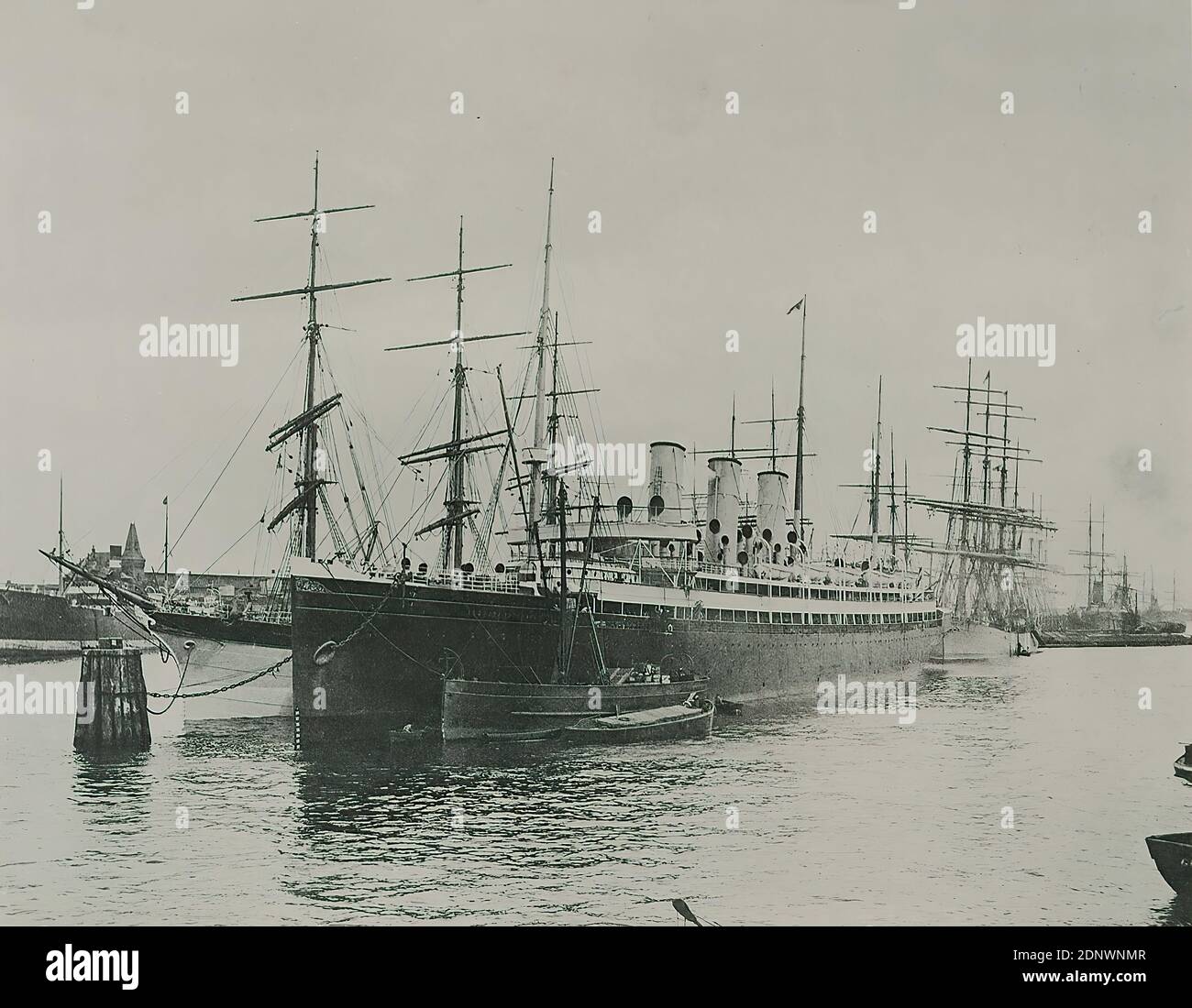 Double screw fast steamer hi-res stock photography and images - Alamy