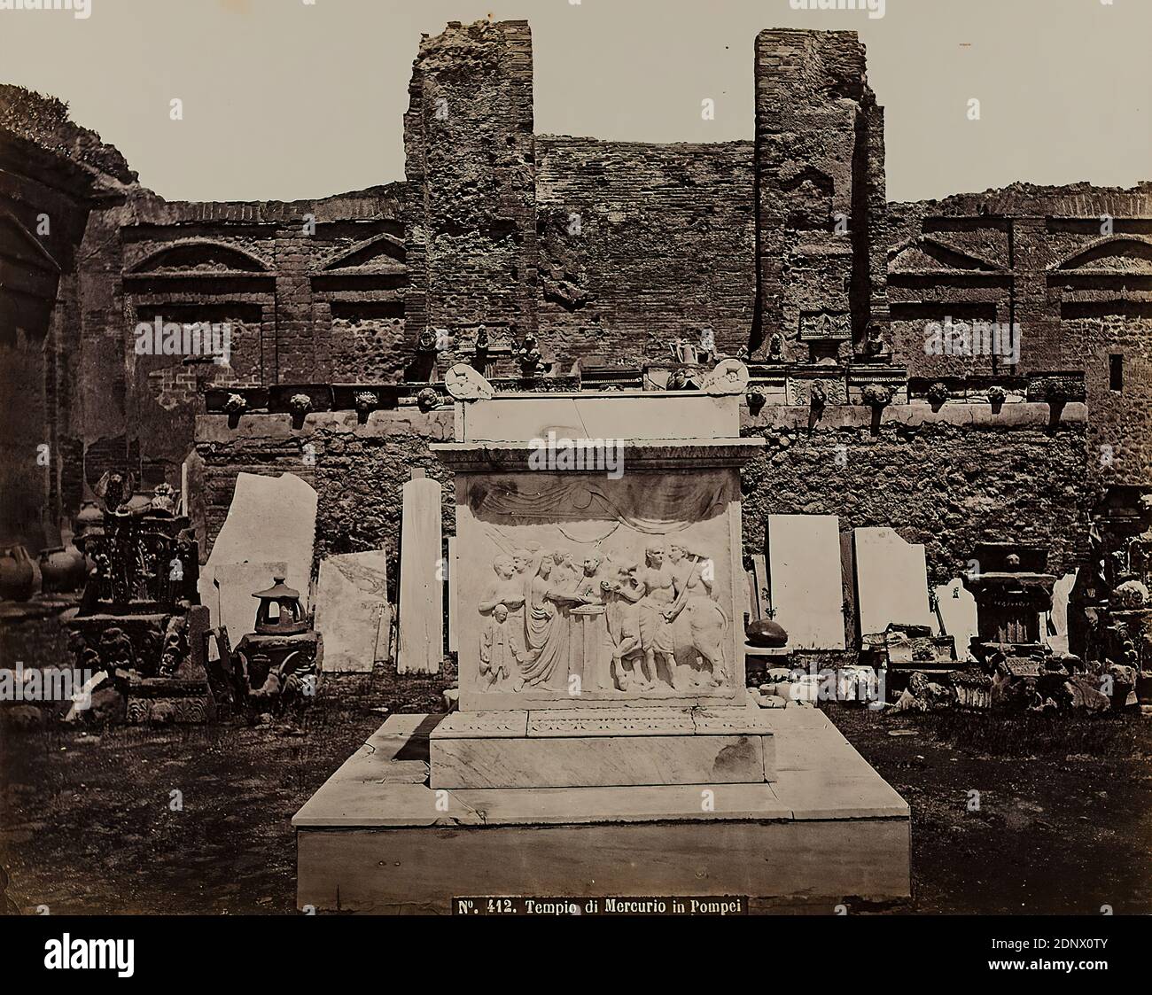 Robert Rive, Tempio di Mercurio in Pompei, albumin paper, black and white positive process, image size: height: 20 cm; width: 25,3 cm, dry stamp: recto and on the cardboard: Robert Rive, Naples, inscribed: recto and center: title, travel photography, architectural photography, ruins, temples and sanctuaries (roman religion), hist. Building, locality, street, archaeological excavation, classical-ancient history, sculpture, plastic, sculpture art Stock Photo