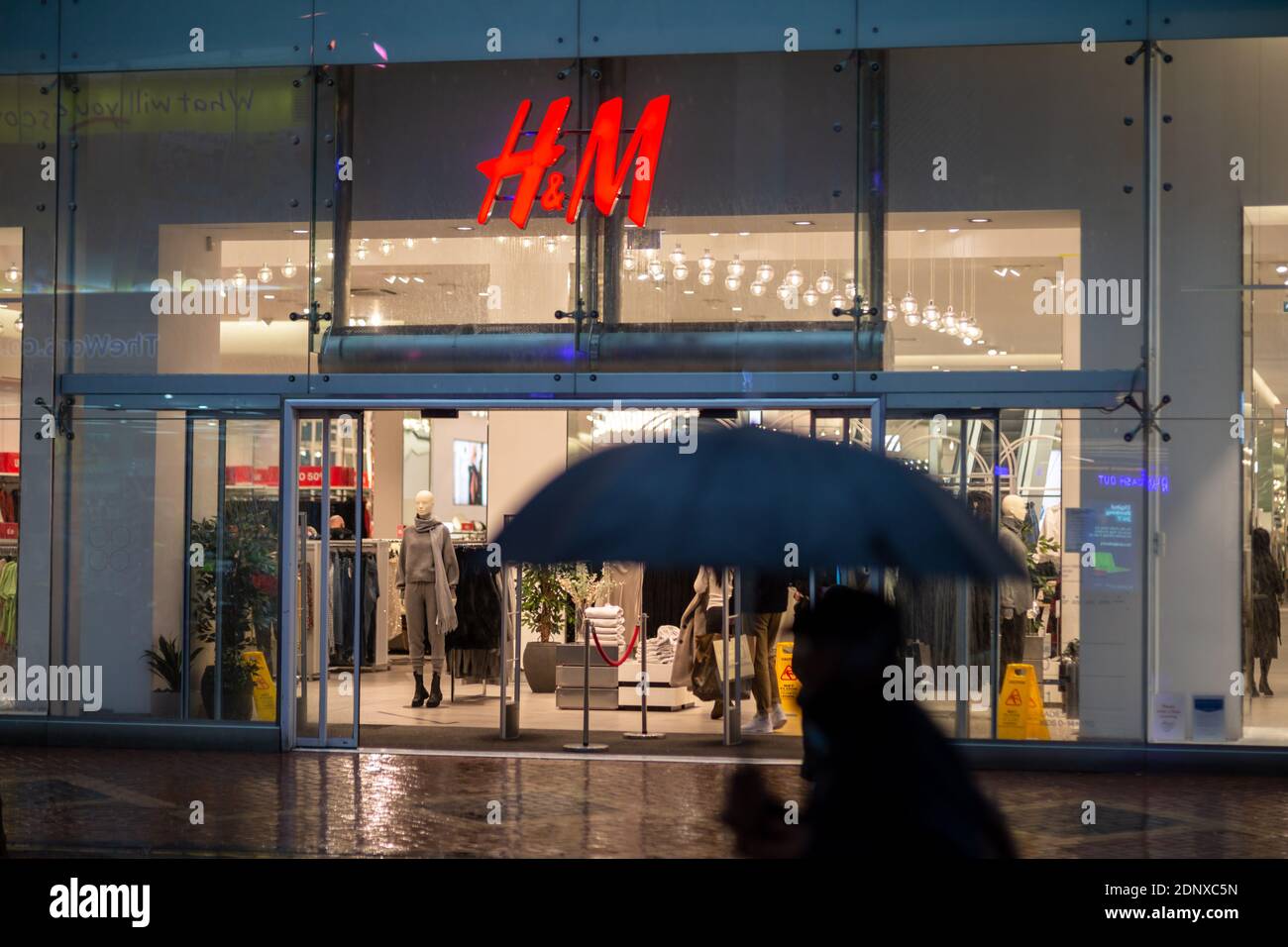 H and m store hi-res stock photography and images - Alamy