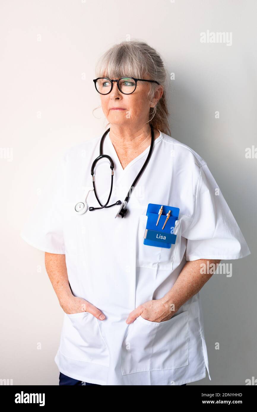 Serious medical doctor woman hi-res stock photography and images - Alamy