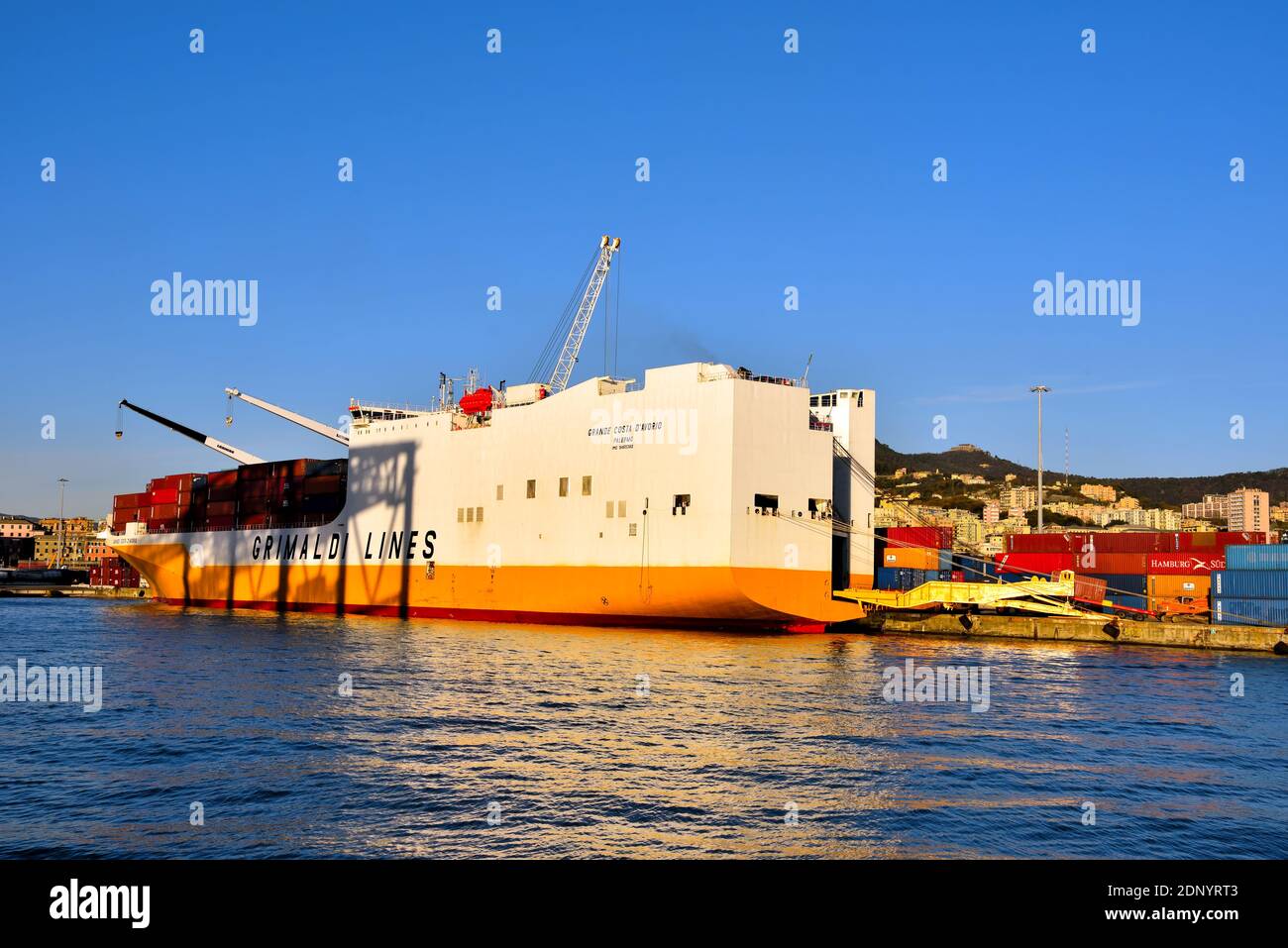 loading and unloading operations of a container ship at the port ...