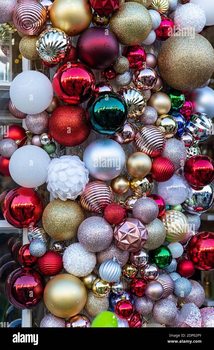 Different colour xmas baubles hi-res stock photography and images - Alamy