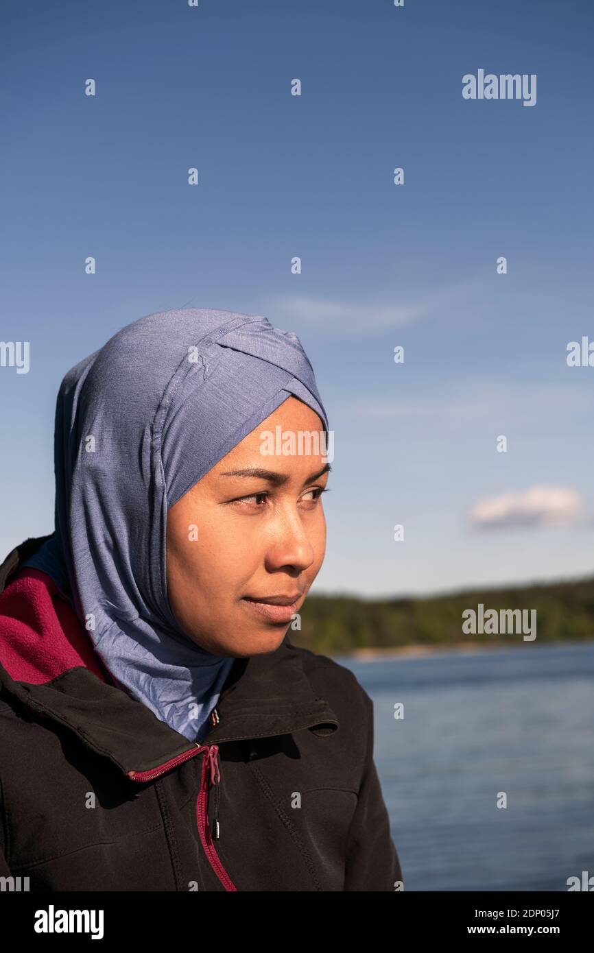 Asian woman wearing hijab hi-res stock photography and images - Alamy