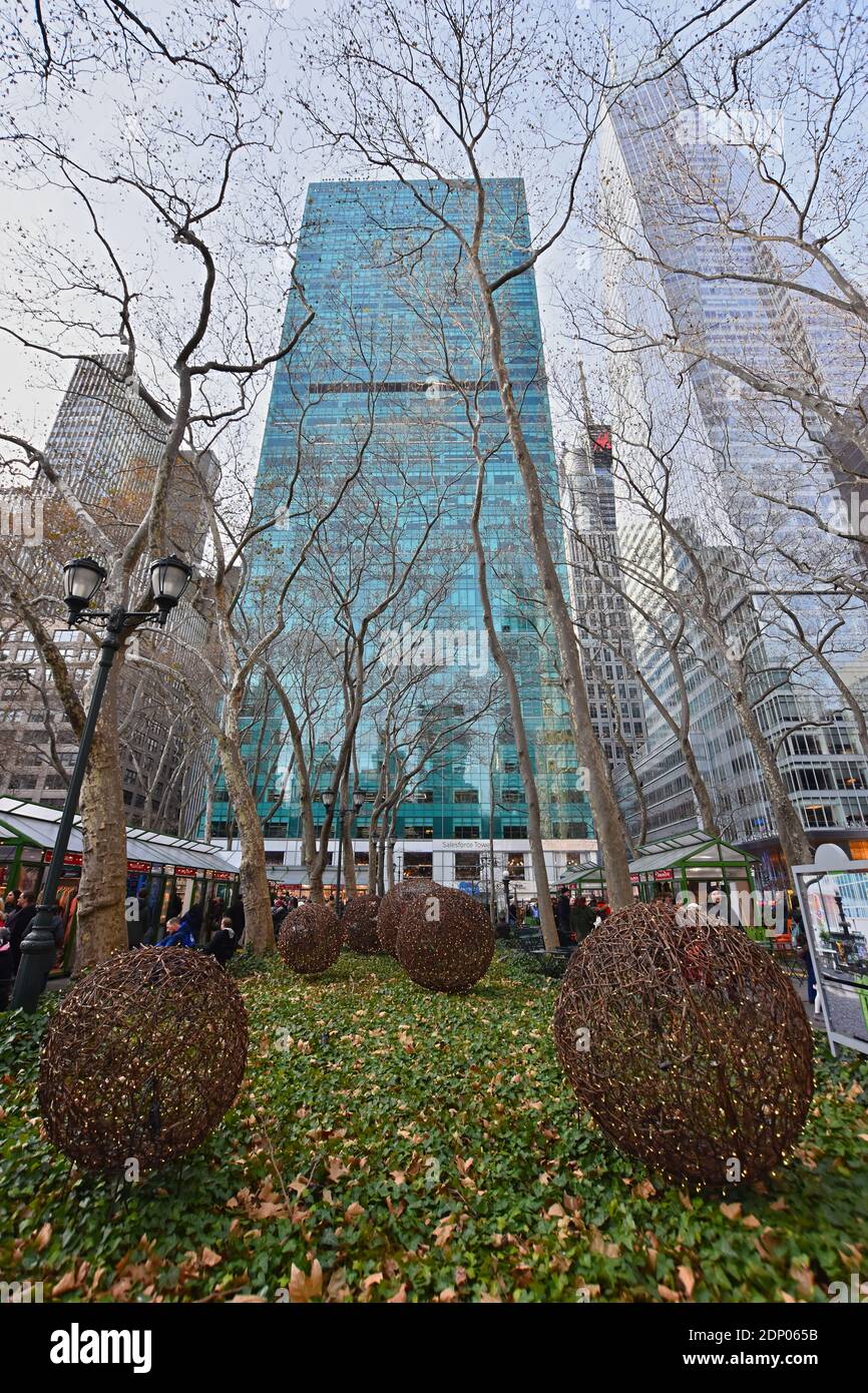 Winter trees and architecture in Bryant Park, Manhattan, New York City ...