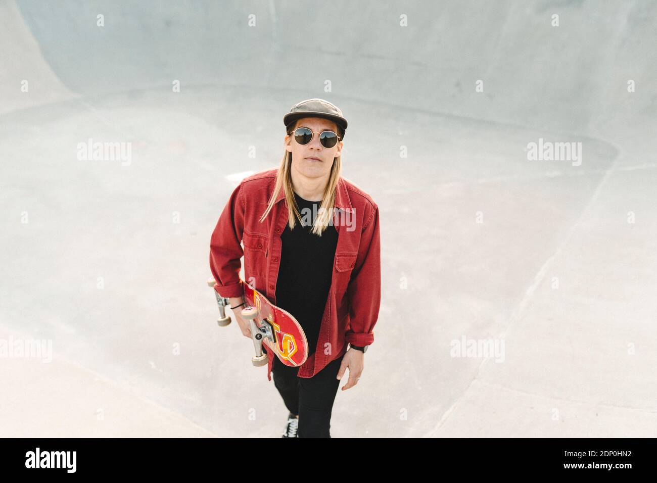 Woman holding skateboard hires stock photography