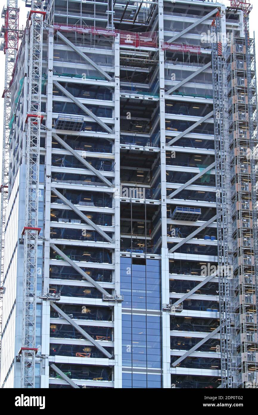 Suspended Scaffold High Resolution Stock Photography And Images Alamy
