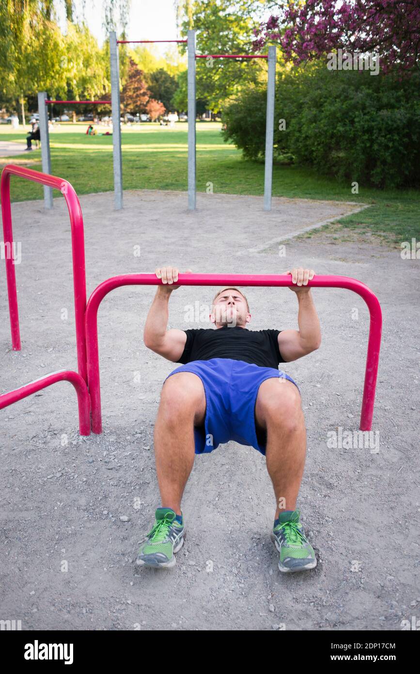 Young men exercising outdoor hi-res stock photography and images - Alamy