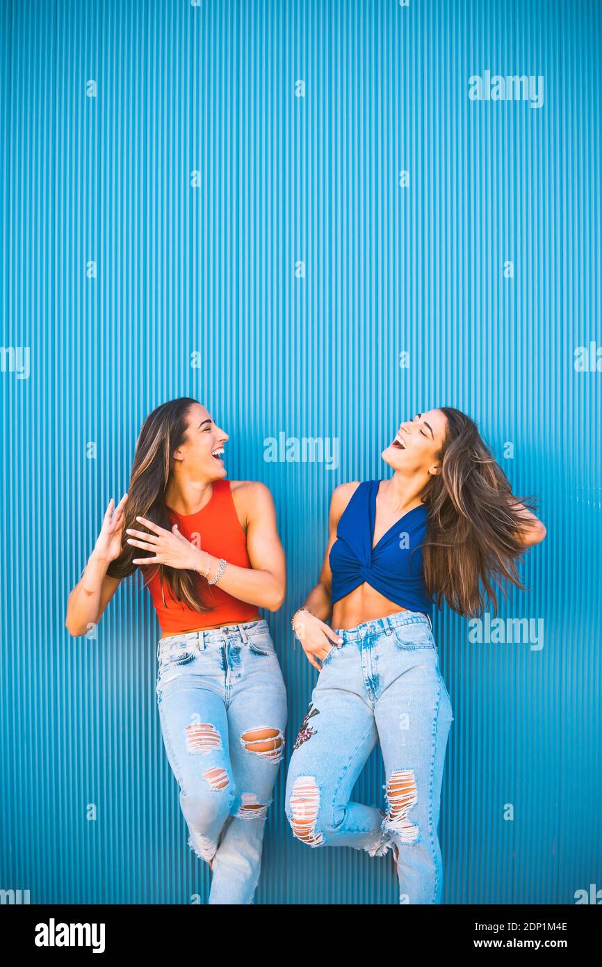 Blue hair twins hi-res stock photography and images - Alamy