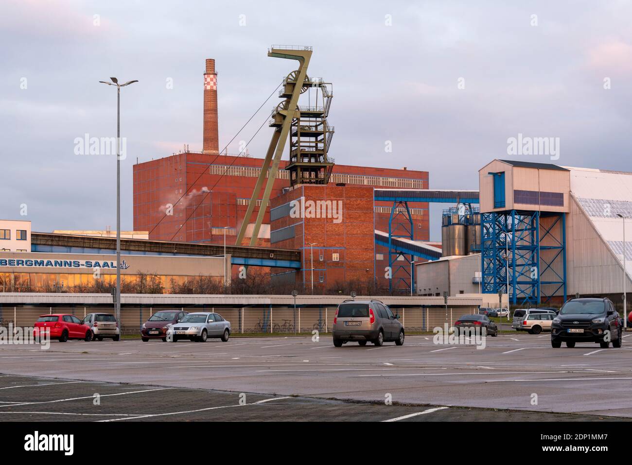 Zielitz, Germany. 17th Dec, 2020. View of the main buildings of the Zielitz potash mine. The K   S company is allowed to expand its tailings pile by 200 hectares. This secures the production of fertilizers and salt in Zielitz until 2054. Credit: Stephan Schulz/dpa-Zentralbild/ZB/dpa/Alamy Live News Stock Photo