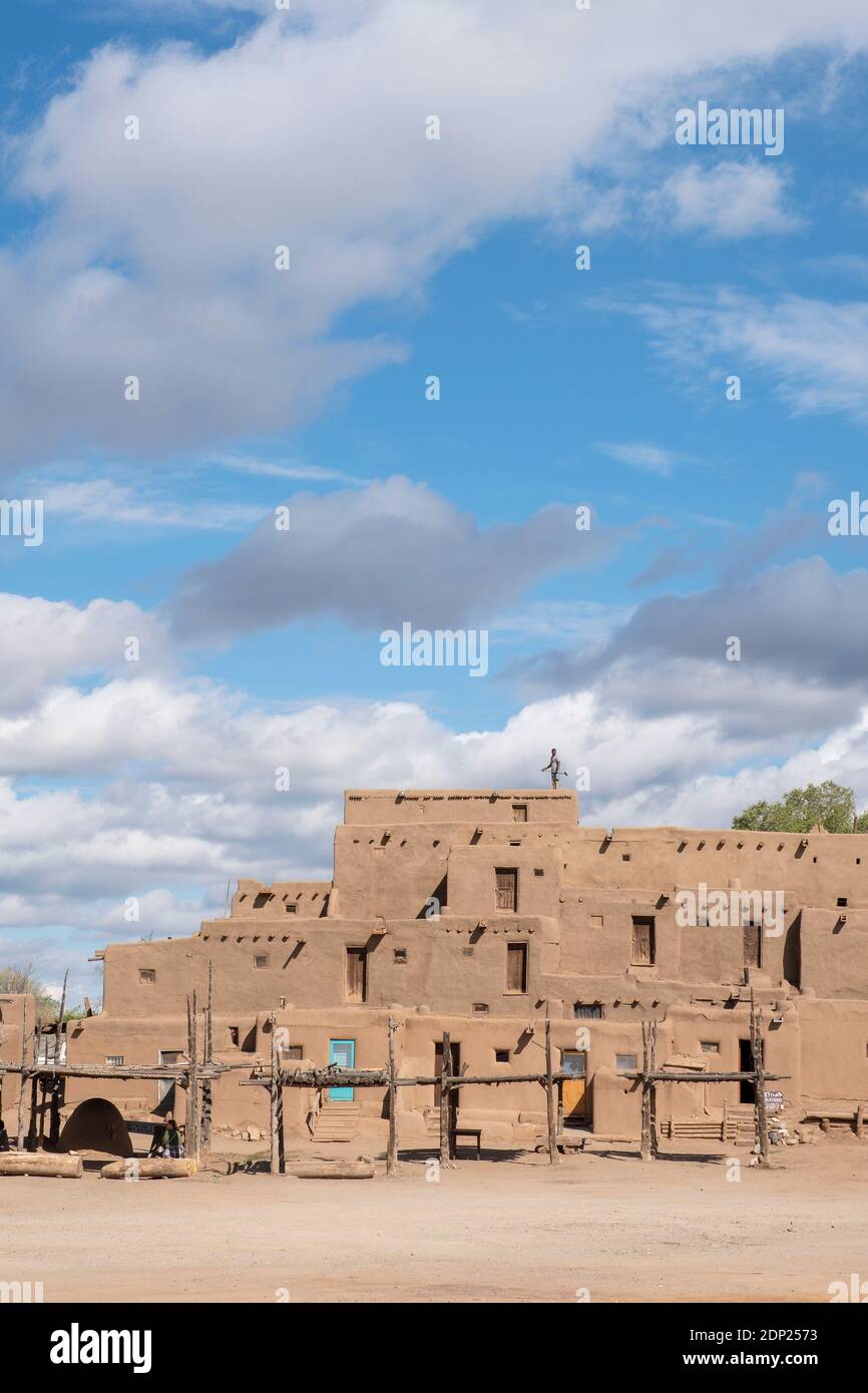 Adobe mud brick houses in the historical Native American village of Taos Pueblo, New Mexico, USA. A UNESCO World Heritage Site. Stock Photo