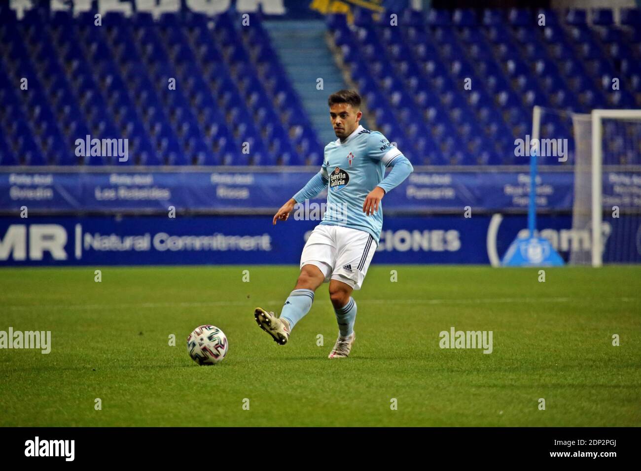Oviedo, Spain. 17th Dec, 2020. Oviedo, SPAIN: RC Celta de Vigo player Fran Beltrán (8) passes the ball during the First Round of the SM El Rey 2020-21 Cup between UD Llanera and RC Celta de Vigo with victory for the visitors by 0-5 at the Estadio Nuevo Carlos Tartiere in Oviedo, Spain on December 17, 2020. (Photo by Alberto Brevers/Pacific Press/Sipa USA) Credit: Sipa USA/Alamy Live News Stock Photo