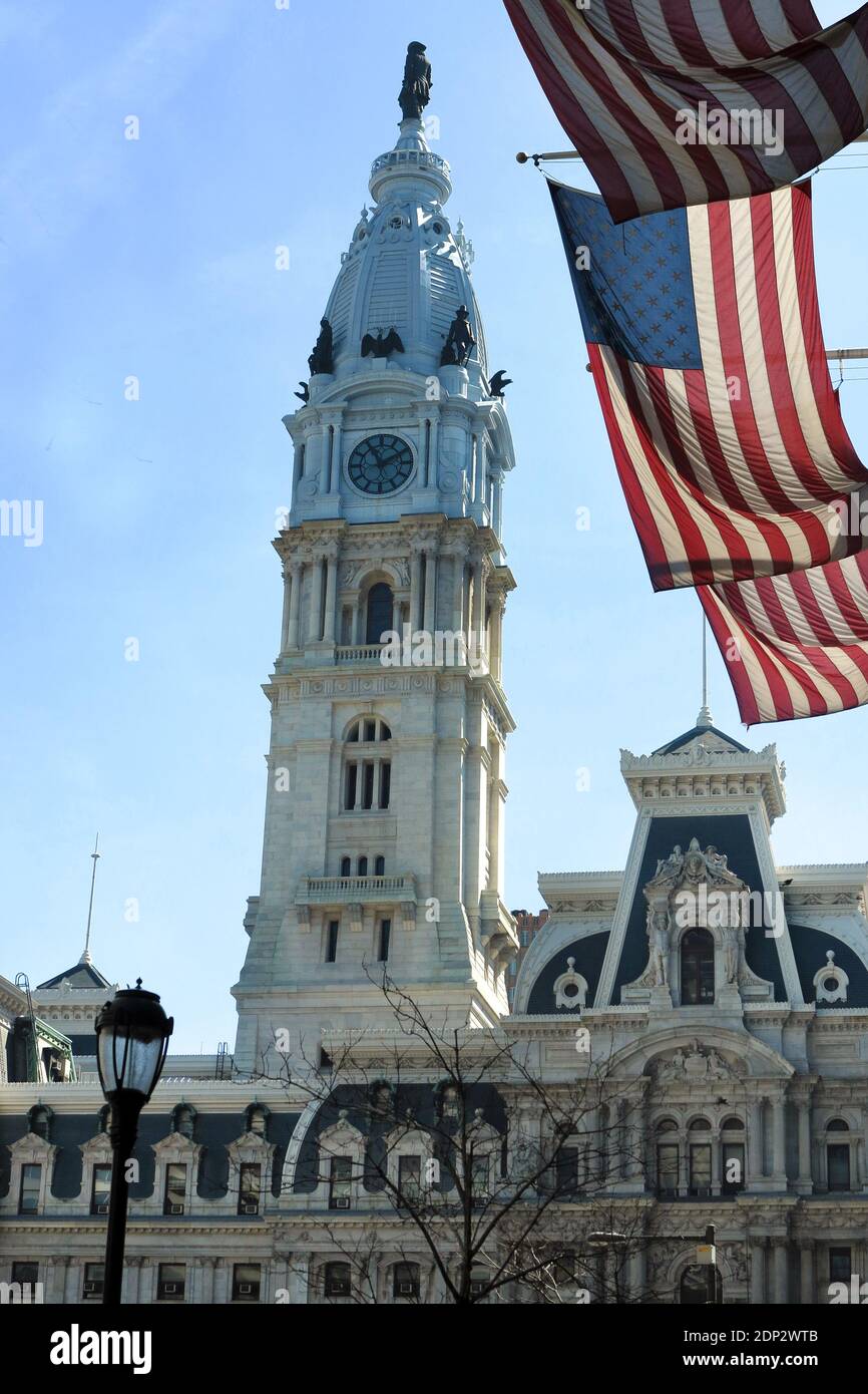 William penn statue atop philadelphia city hi-res stock photography and ...