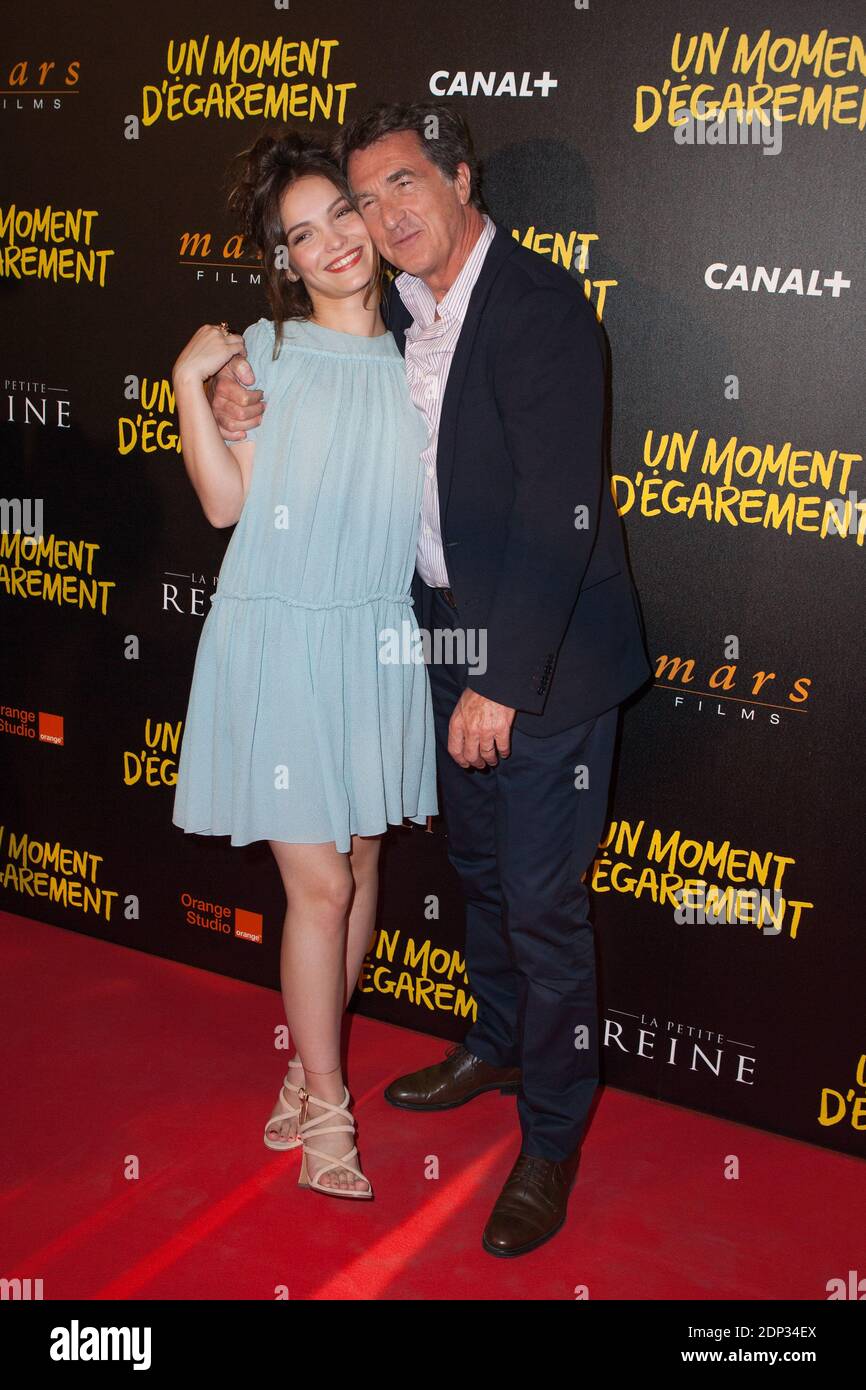 Lola Le Lann Et Francois Cluzet Lors De La Premiere Du Film Un Moment D Egarement