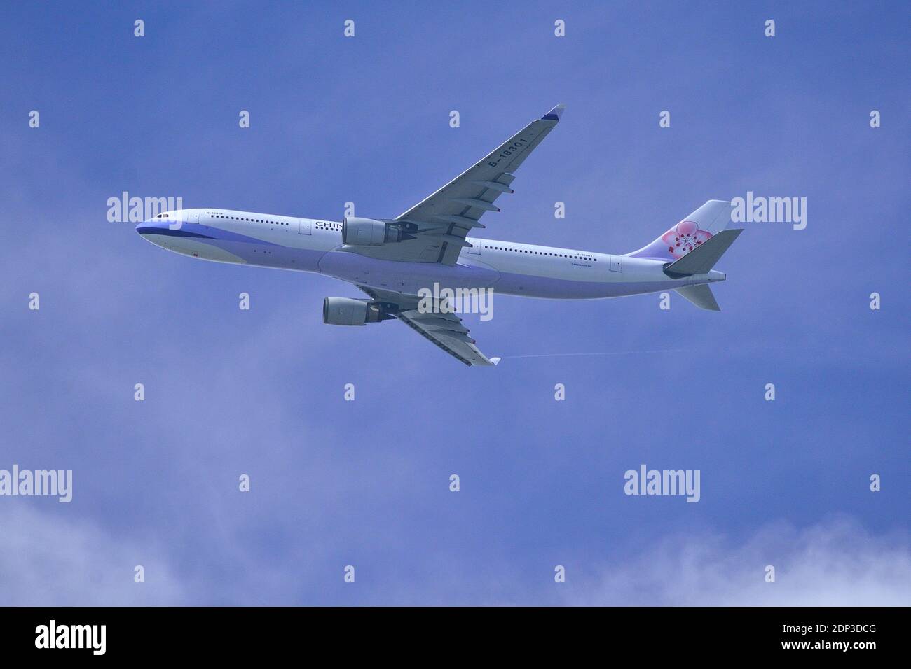 China Airlines, Taiwan, Airbus, A330-300, B-18301, Final approach, Landing, Tokyo Haneda Airport, Tokyo, Japan Stock Photo