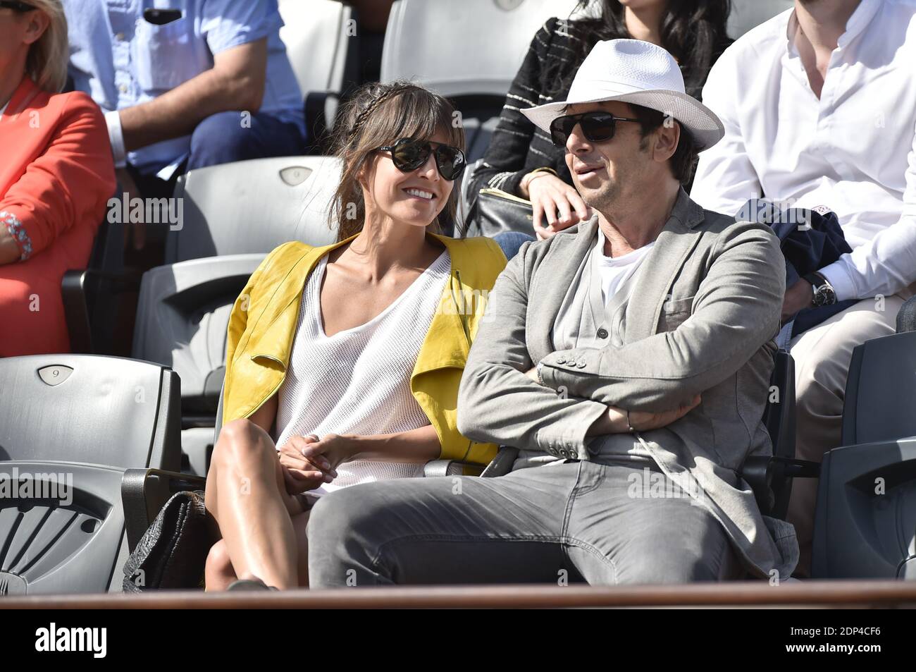 Patrick Bruel et sa copine lors de l'Open de tennis 2015 de Roland Garros a  Paris, France, le 30 mai 2015, Photo by Nicolas Gouhier/ABACAPRESS.COM  Stock Photo - Alamy