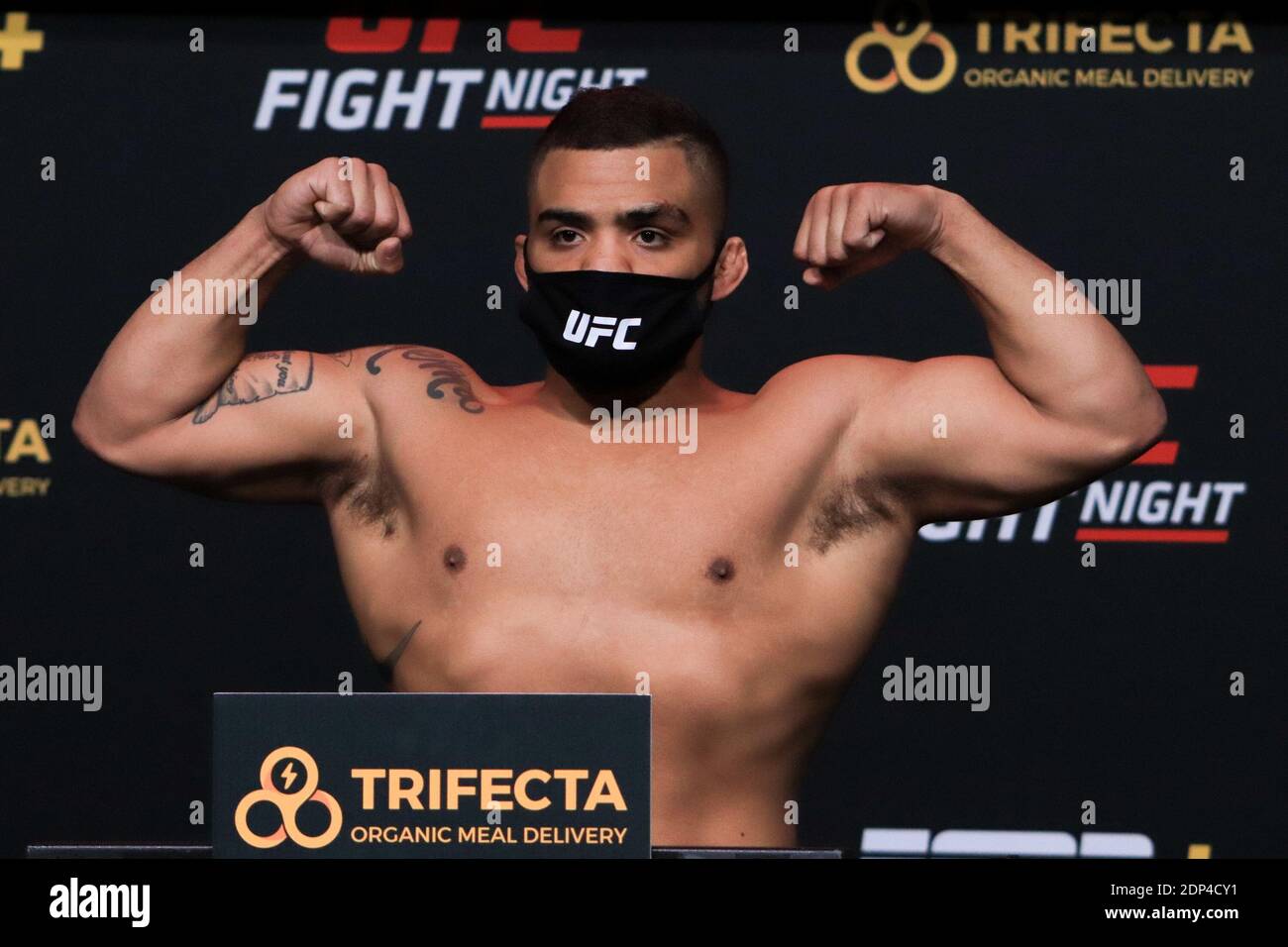 December 18, 2020: Las Vegas, NV - December 18: Deron Winn poses on the scale during the UFC Vegas 17 weigh-ins at UFC Apex on December 18, 2020 in Las Vegas, Nevada, United States. Credit: Diego Ribas/PX Imagens/ZUMA Wire/Alamy Live News Stock Photo