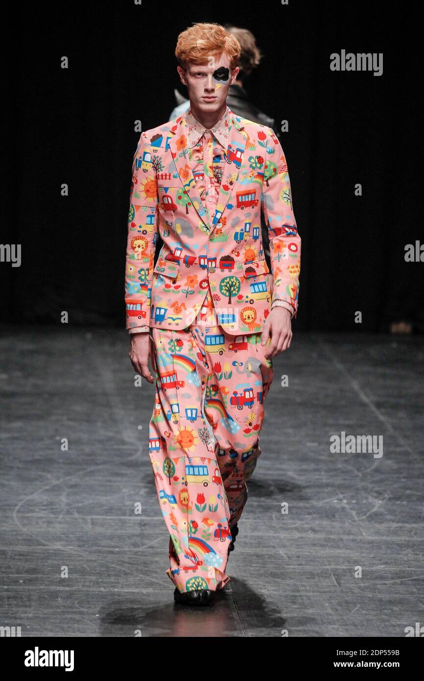 302 Walter Van Beirendonck Paris Fashion Week Menswear S S 2010 Stock  Photos, High-Res Pictures, and Images - Getty Images